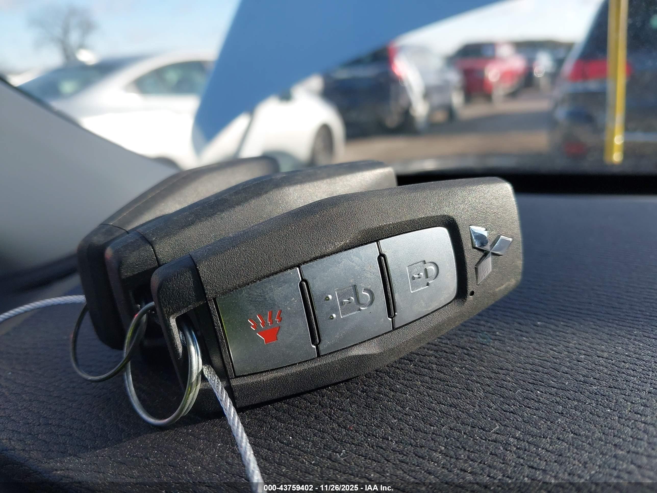 MITSUBISHI OUTLANDER image 11