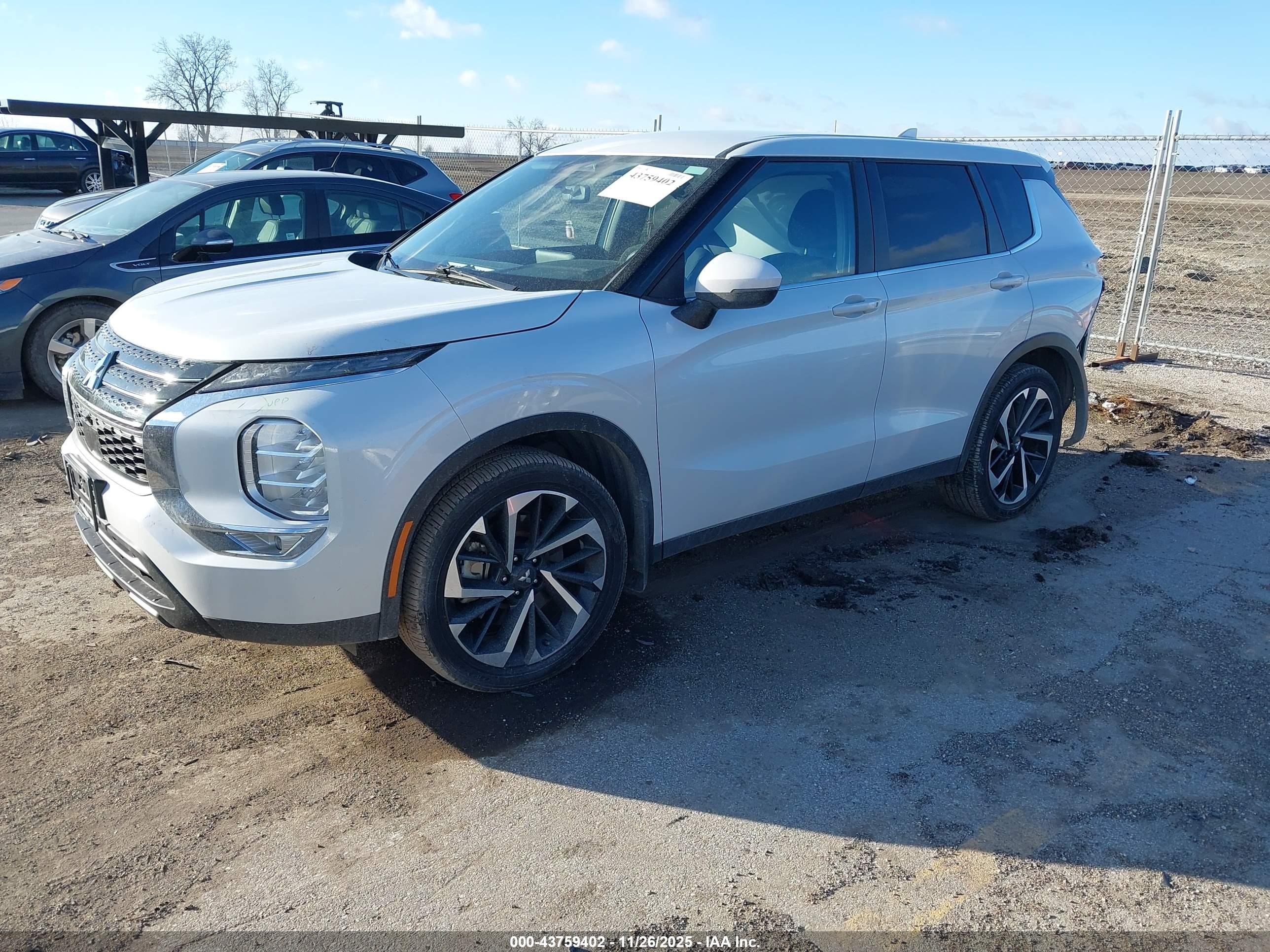 MITSUBISHI OUTLANDER image 2