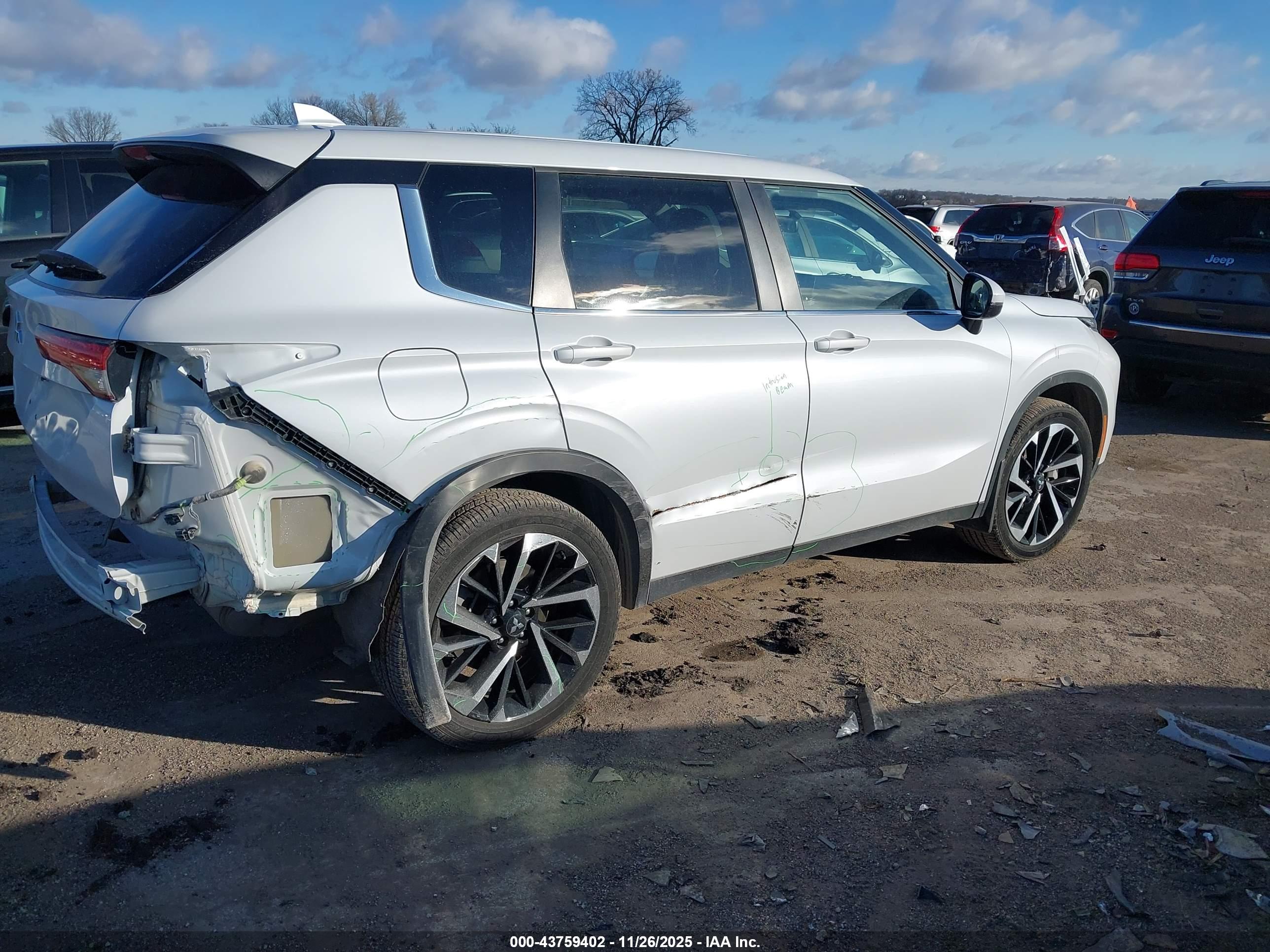 MITSUBISHI OUTLANDER image 4