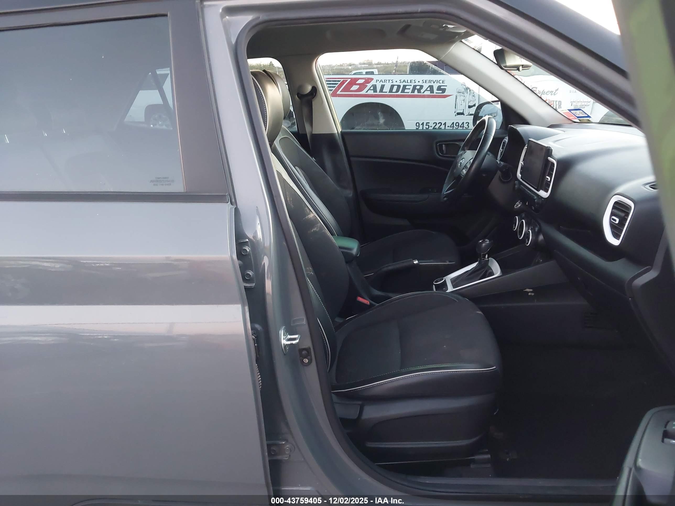 HYUNDAI VENUE image 5