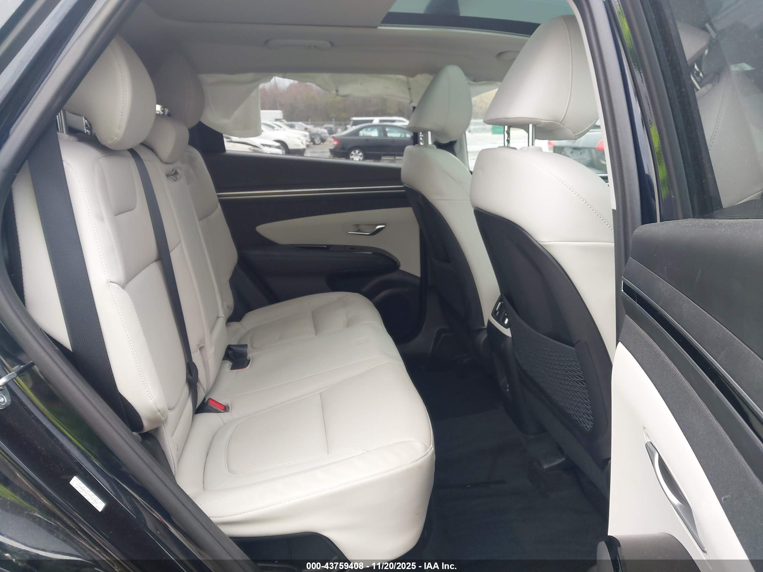 HYUNDAI TUCSON image 8