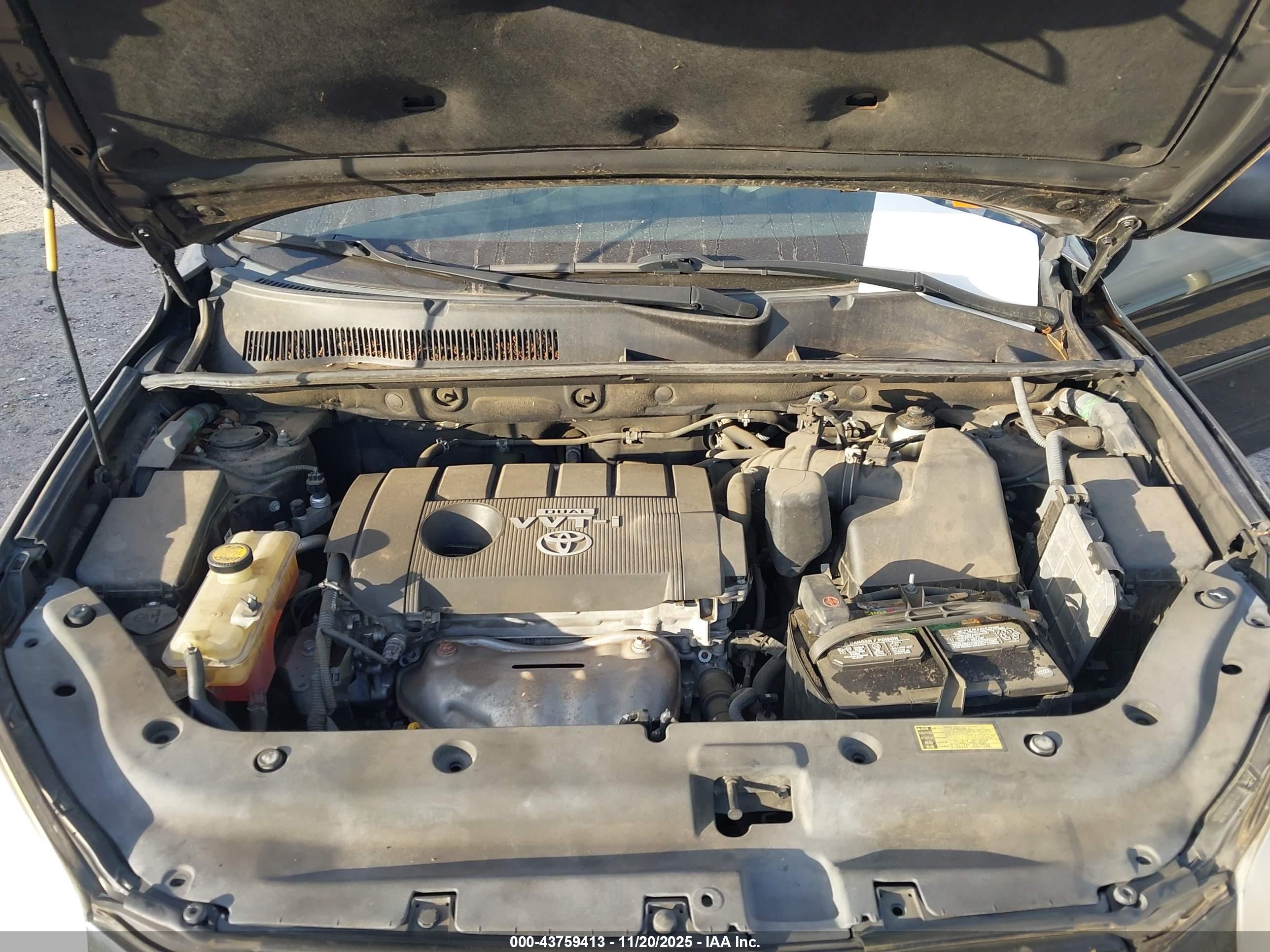TOYOTA RAV4 image 10