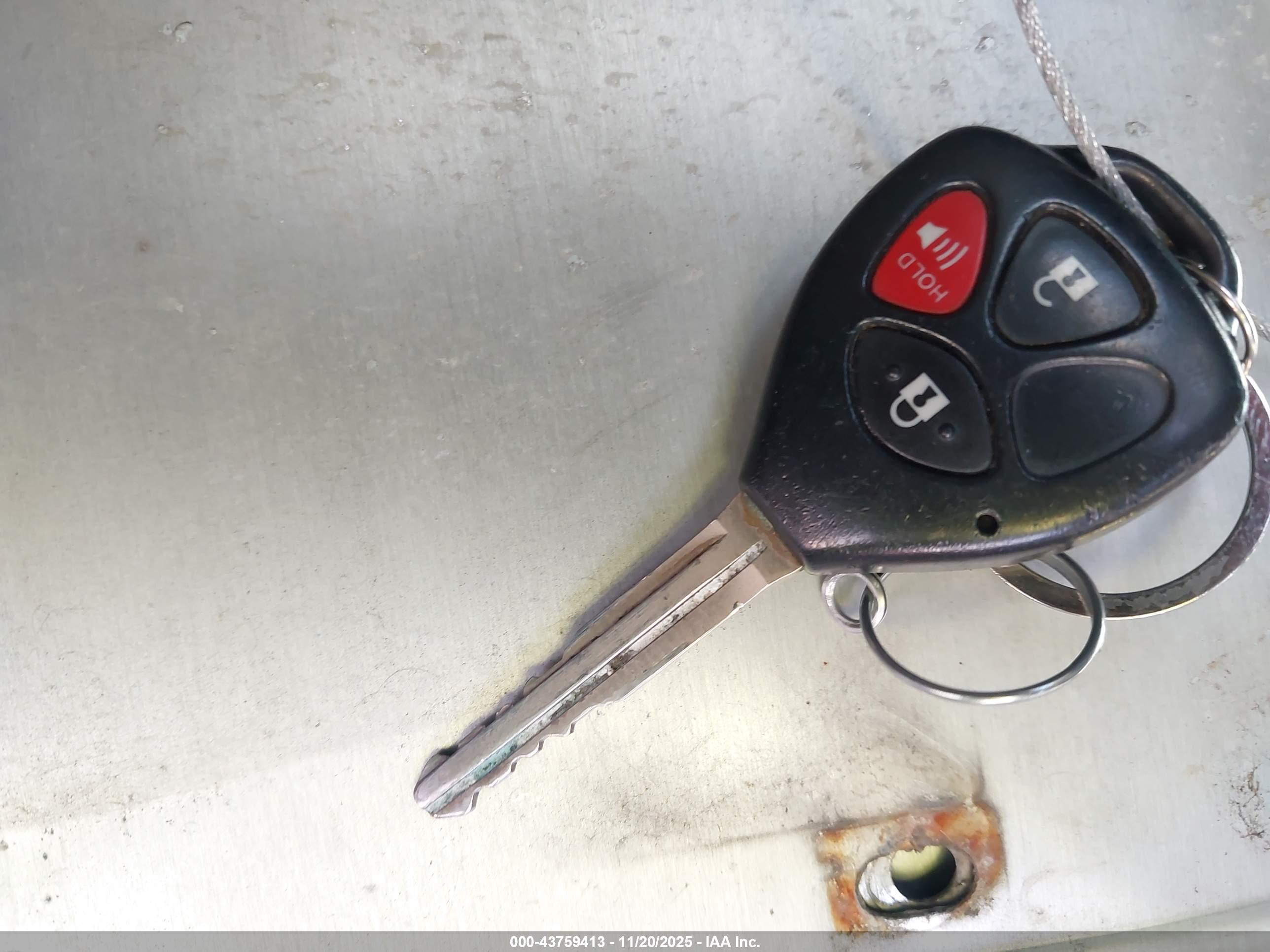 TOYOTA RAV4 image 11