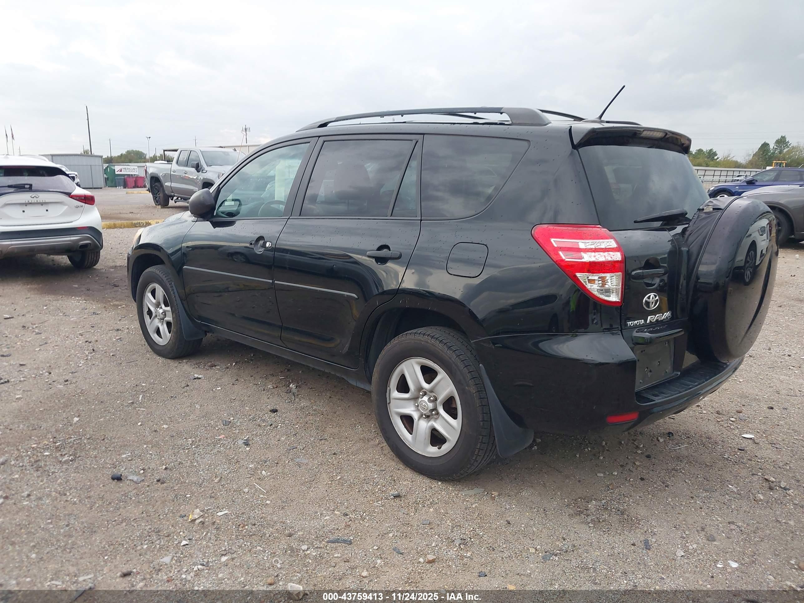 TOYOTA RAV4 image 3