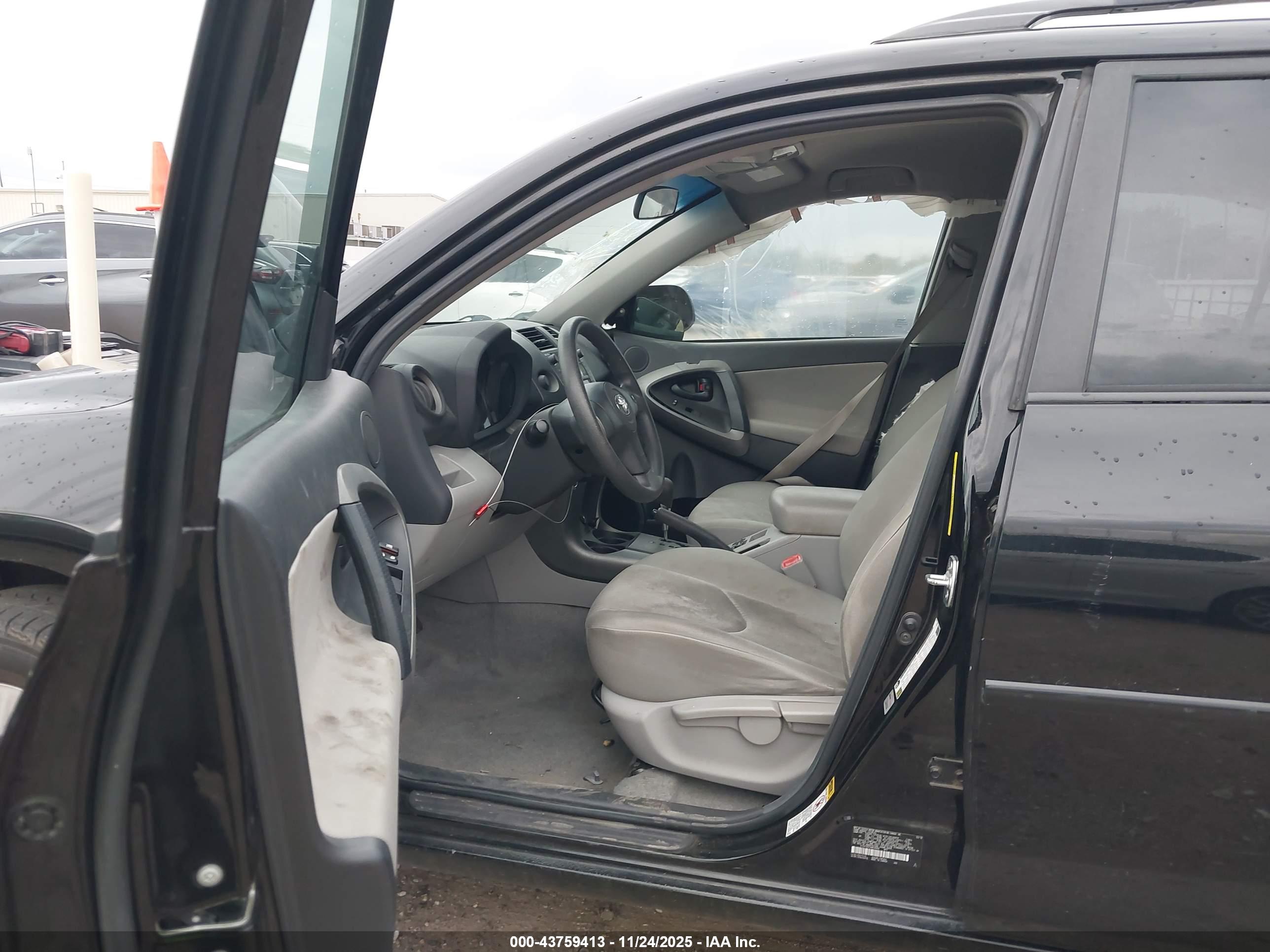 TOYOTA RAV4 image 5