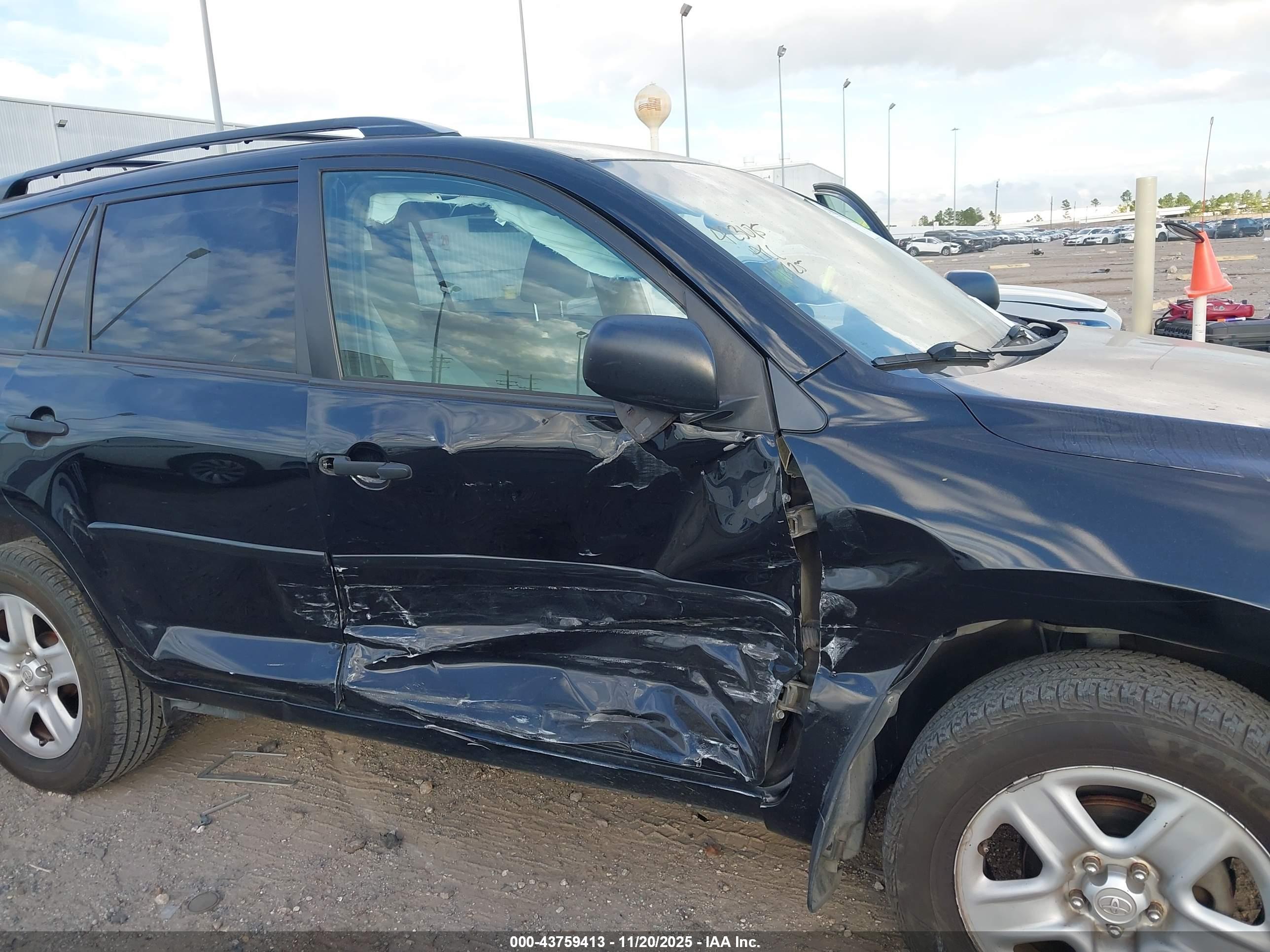 TOYOTA RAV4 image 6