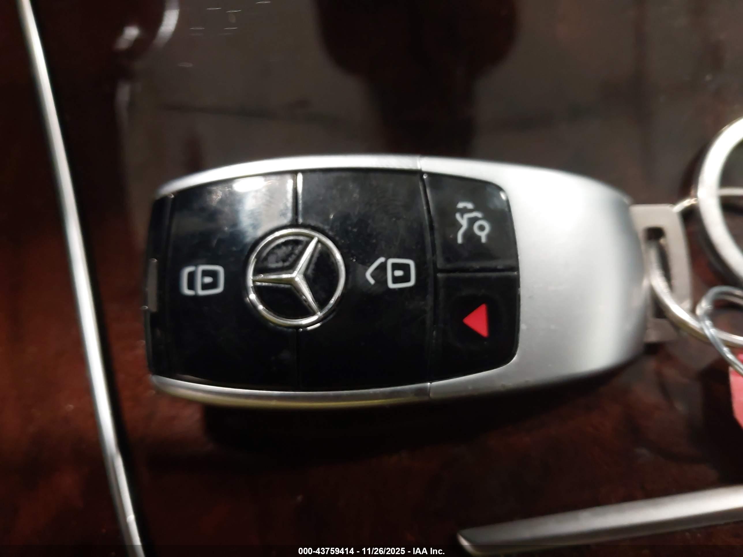 MERCEDES-BENZ E image 11