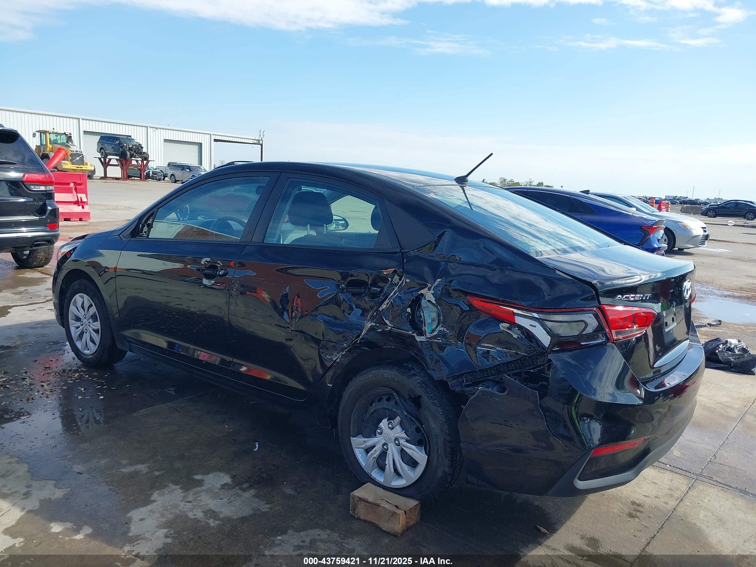 HYUNDAI ACCENT image 3