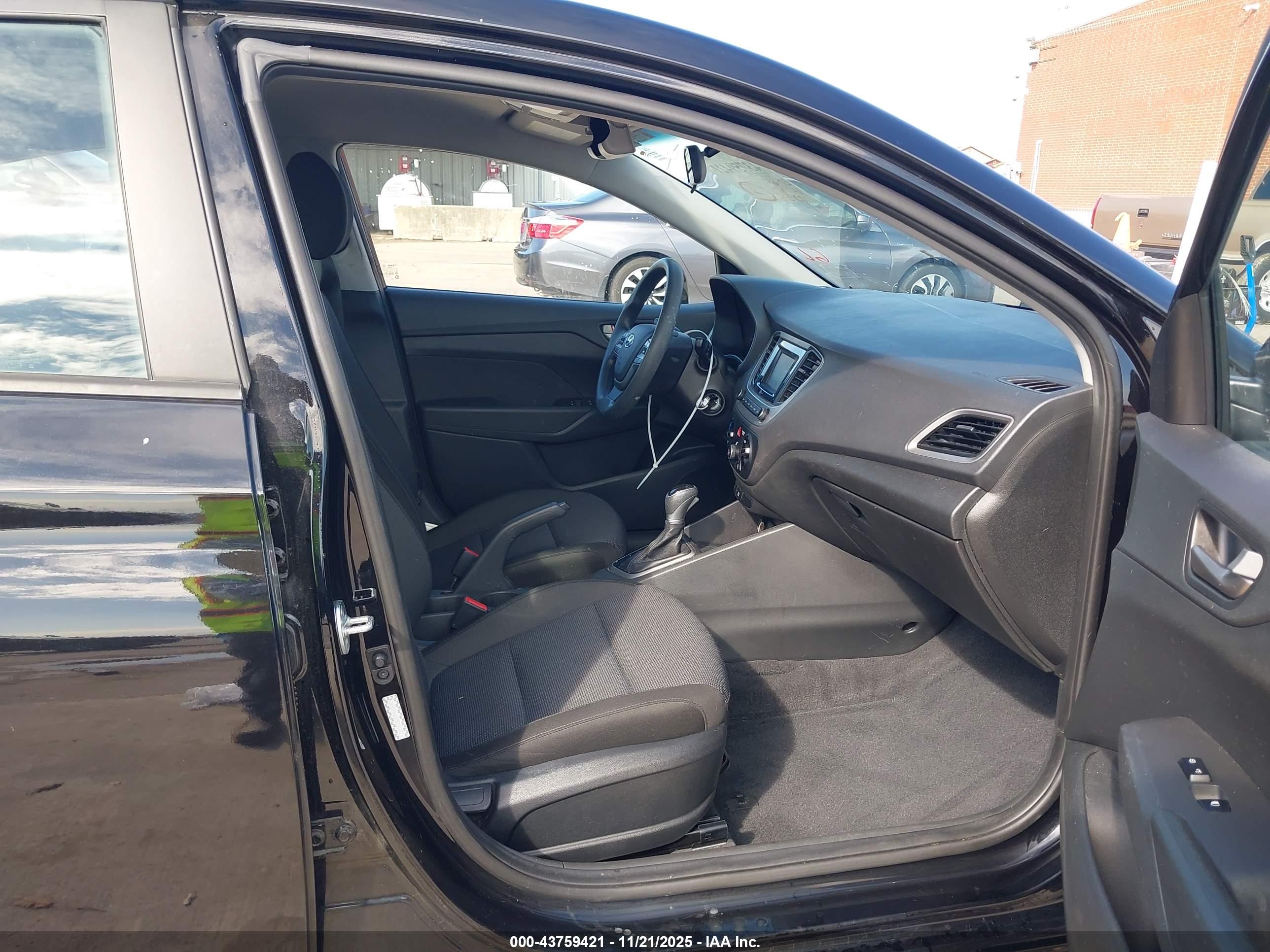 HYUNDAI ACCENT image 5