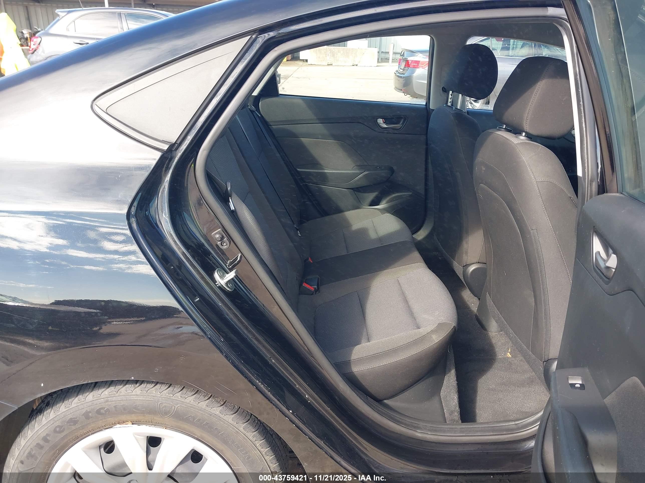 HYUNDAI ACCENT image 8