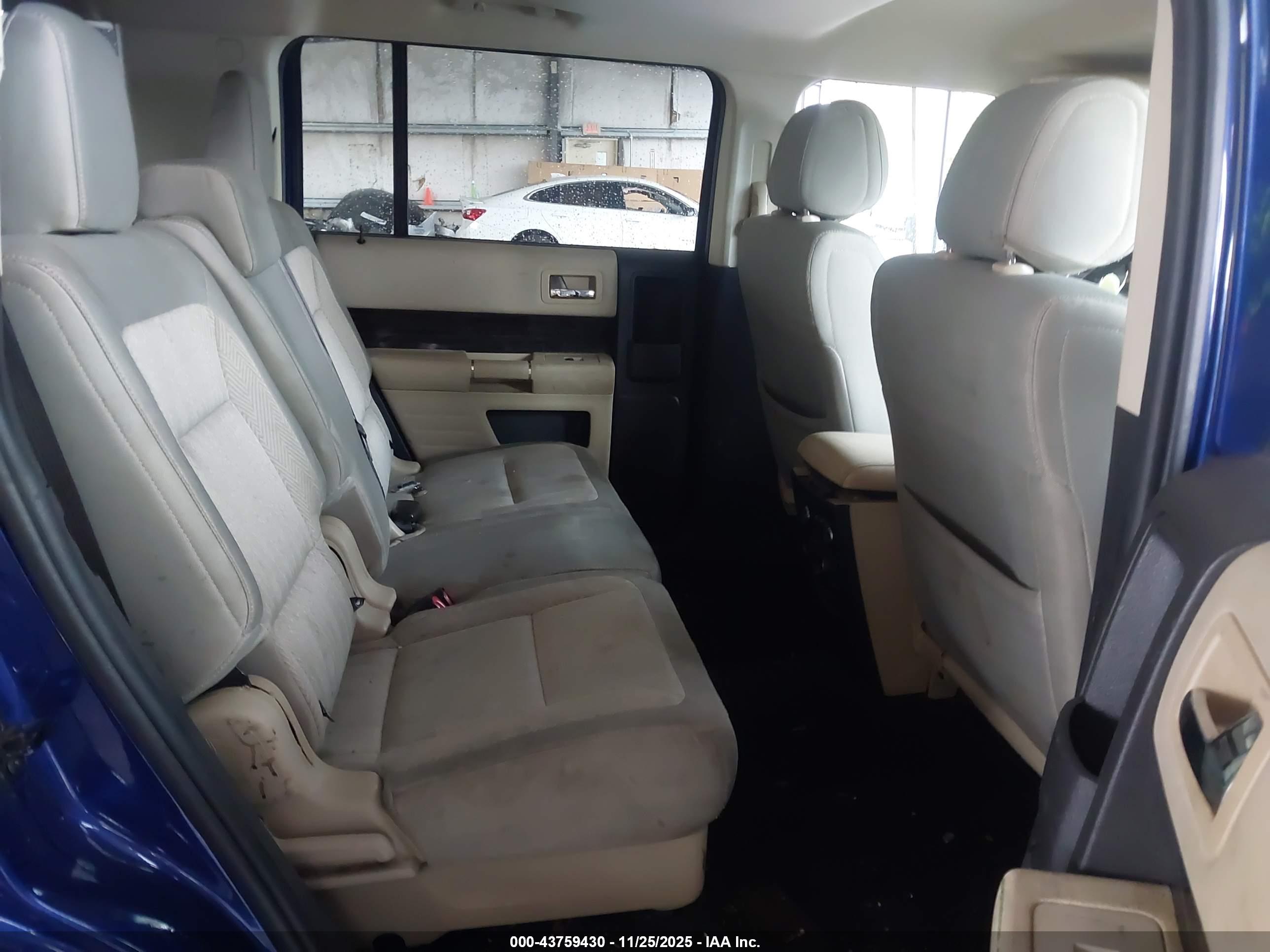 FORD FLEX image 8