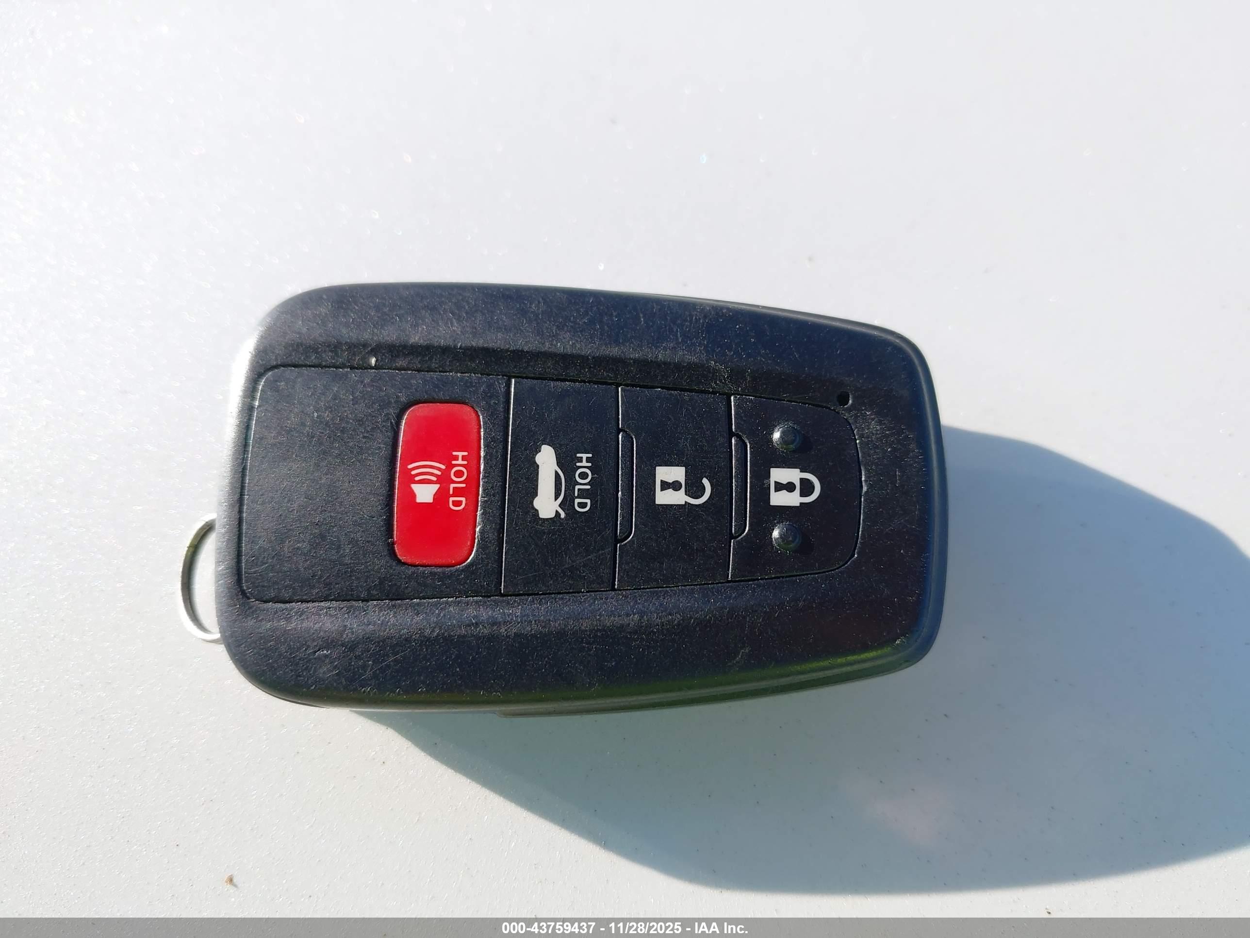 TOYOTA AVALON image 11