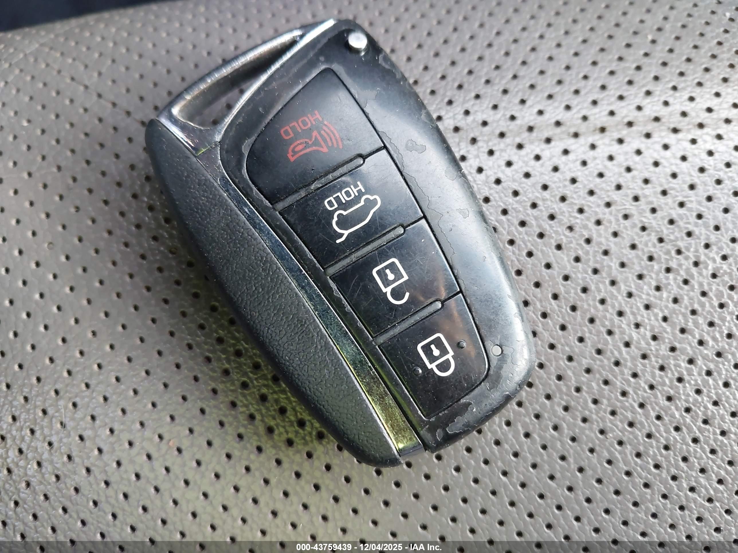 HYUNDAI SANTA image 11