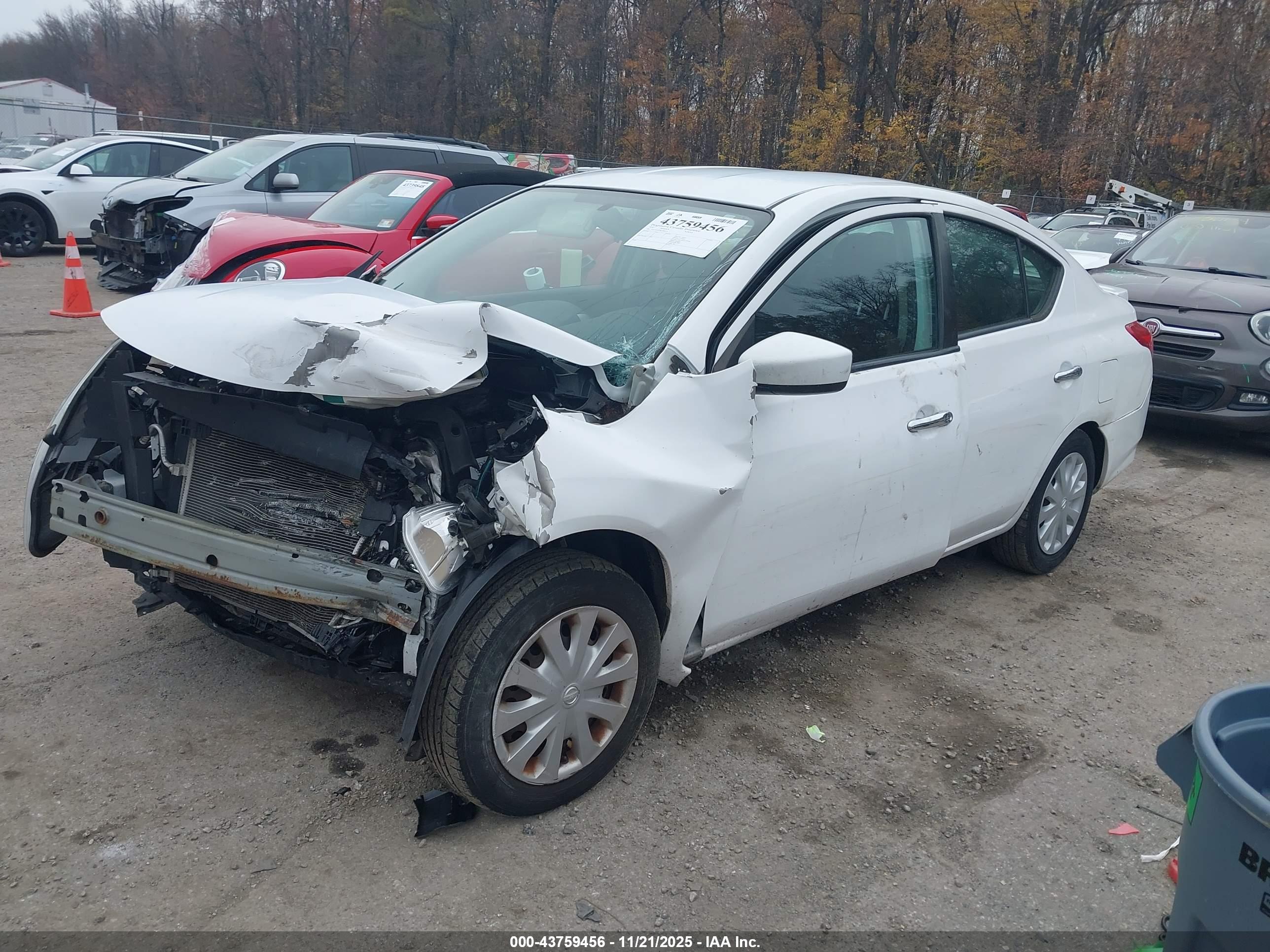 NISSAN VERSA image 2