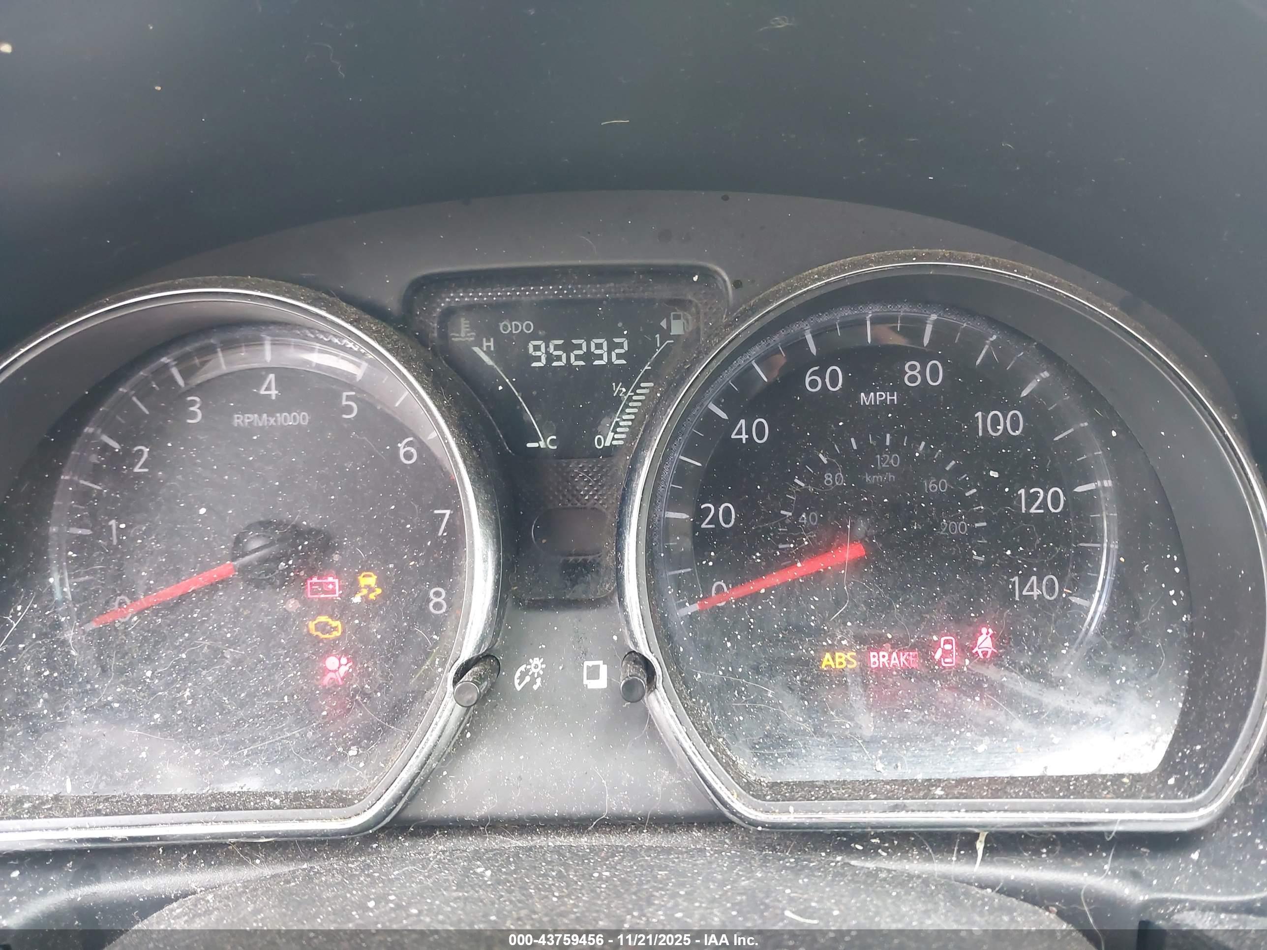 NISSAN VERSA image 7
