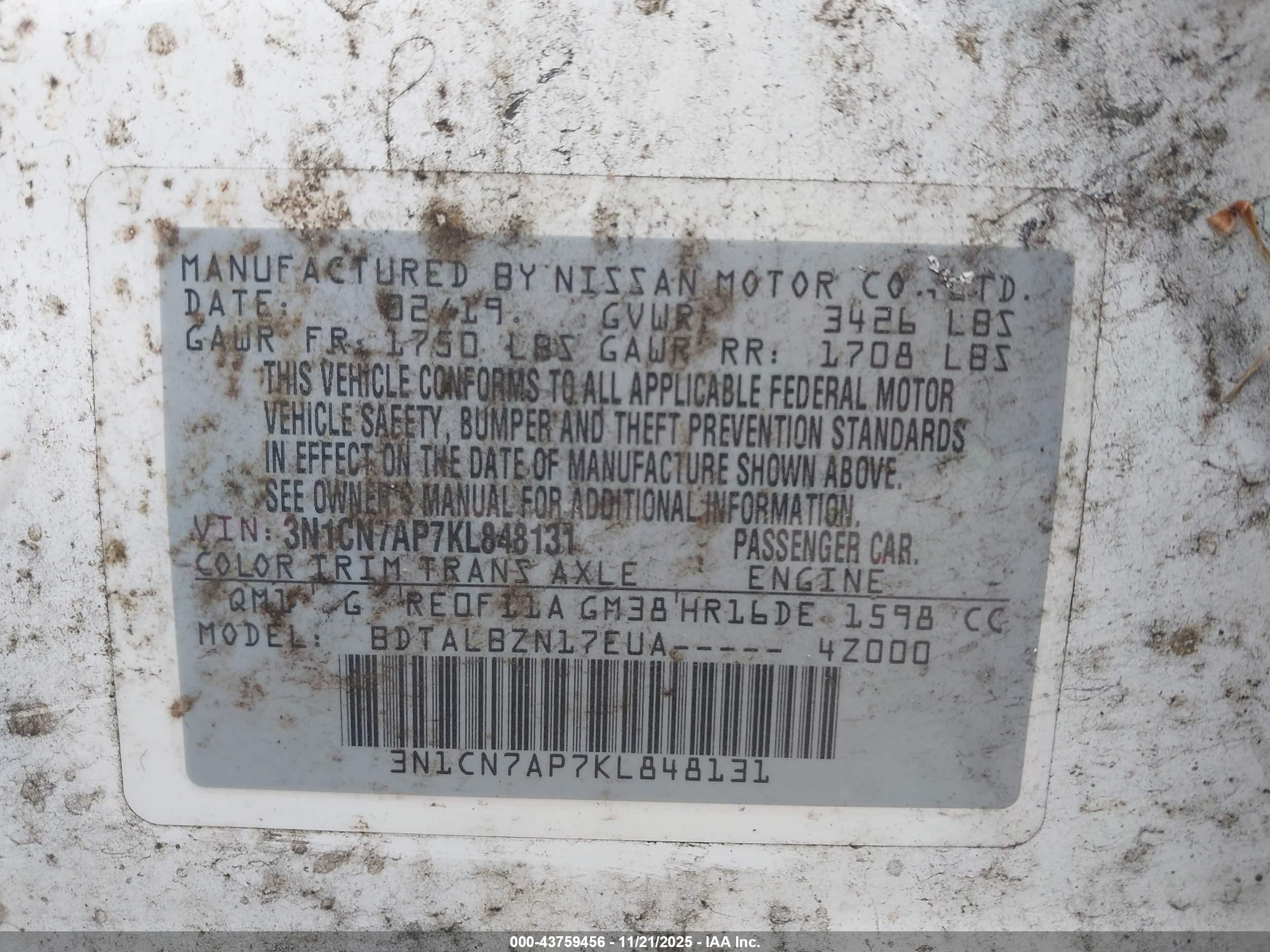 NISSAN VERSA image 9