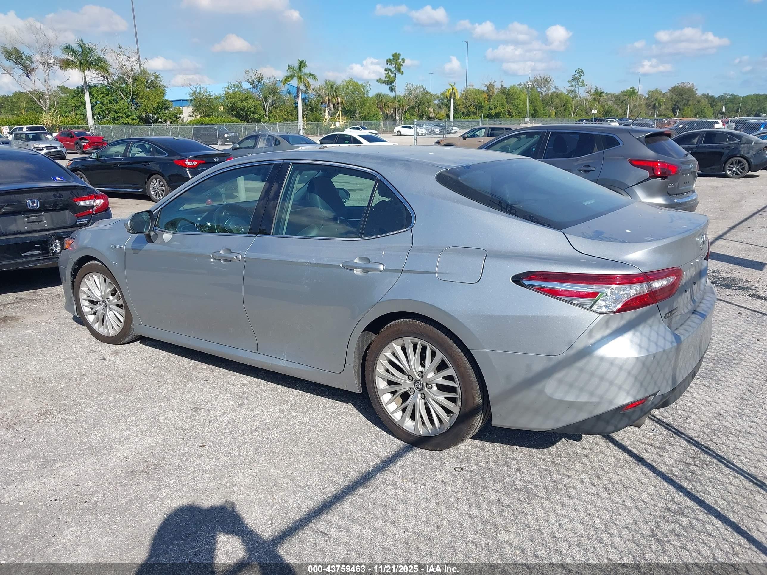 TOYOTA CAMRY image 3