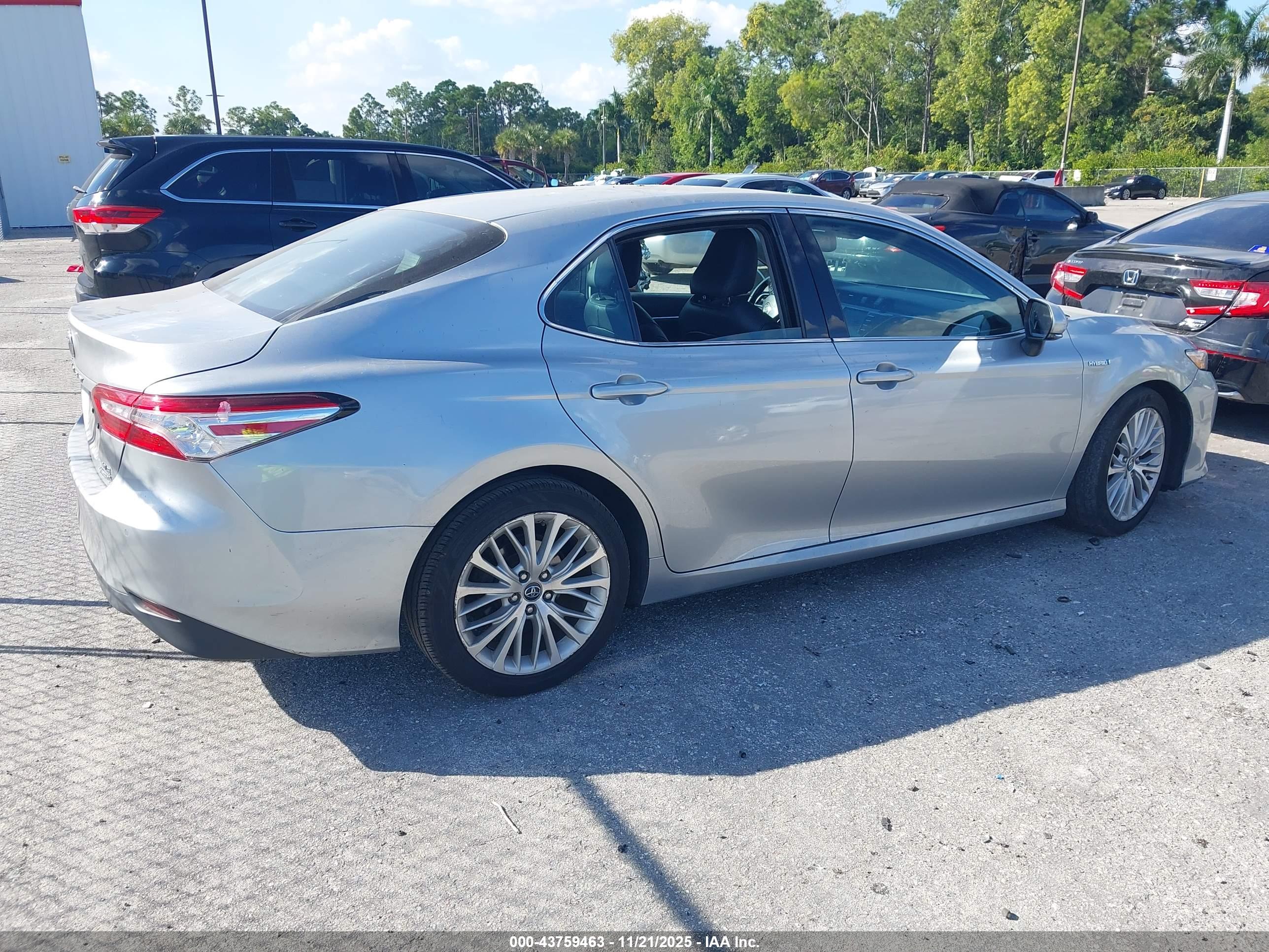 TOYOTA CAMRY image 4
