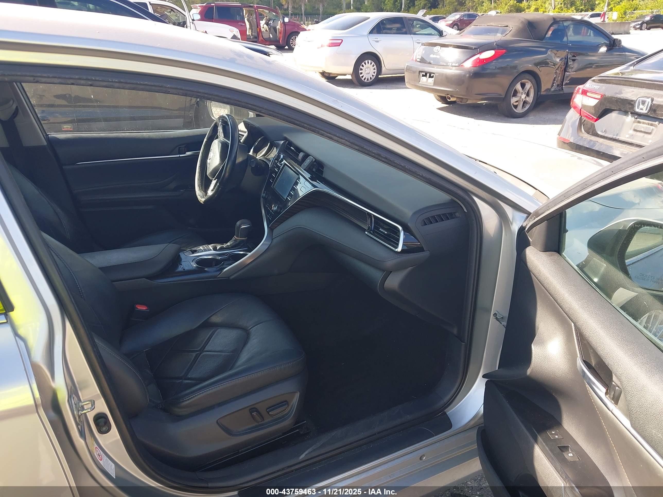TOYOTA CAMRY image 5