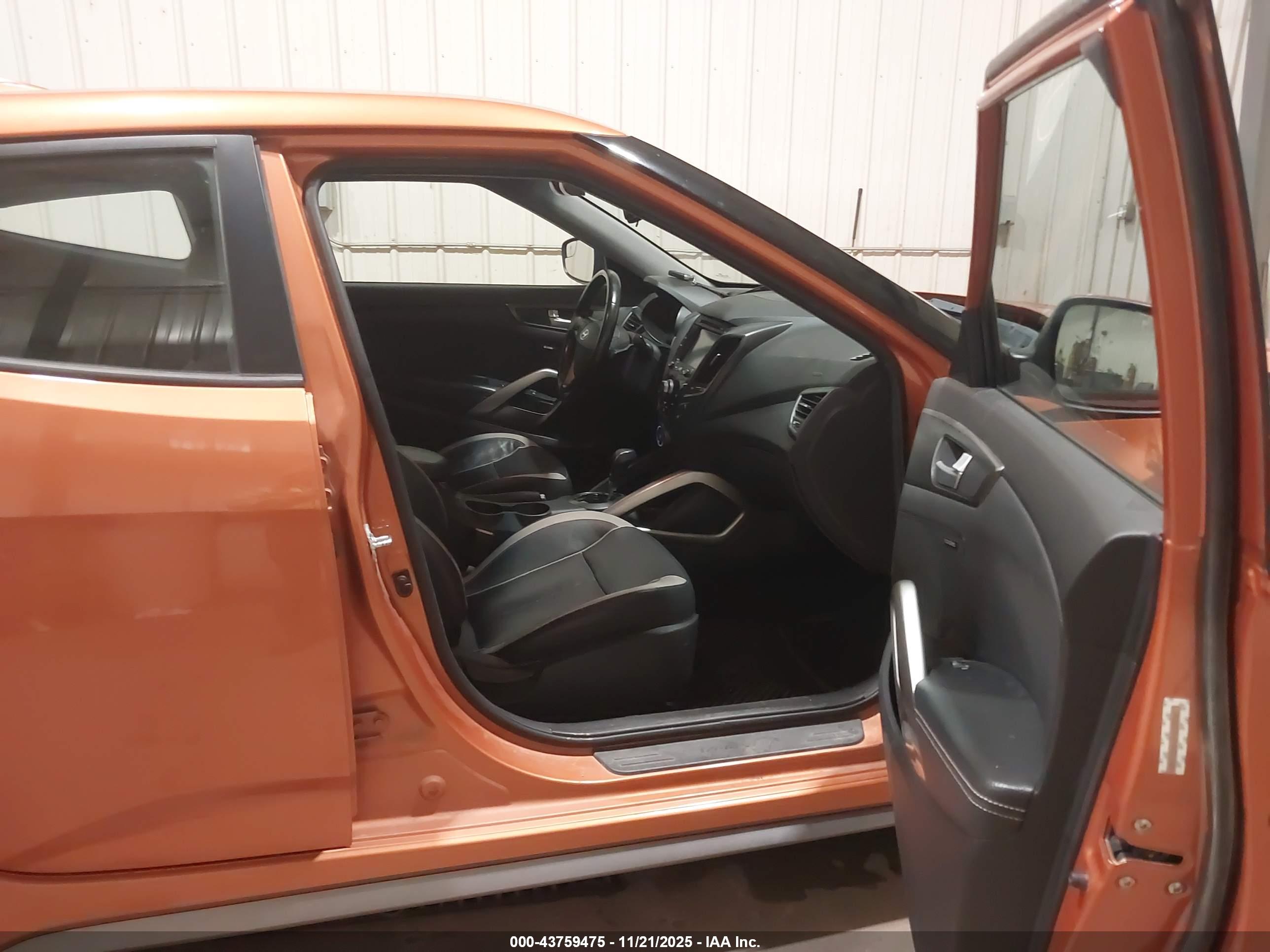 HYUNDAI VELOSTER image 5