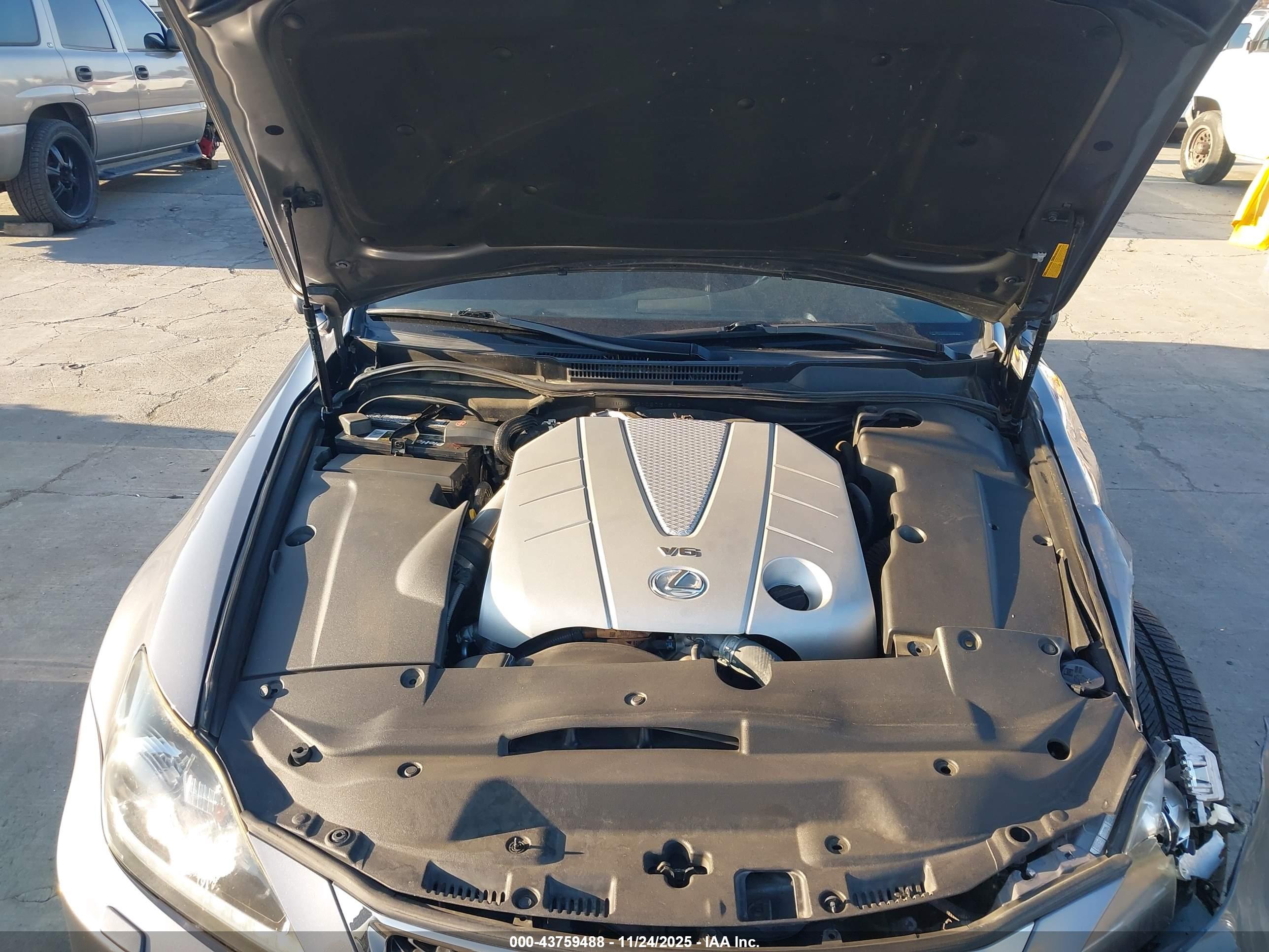 LEXUS IS image 10