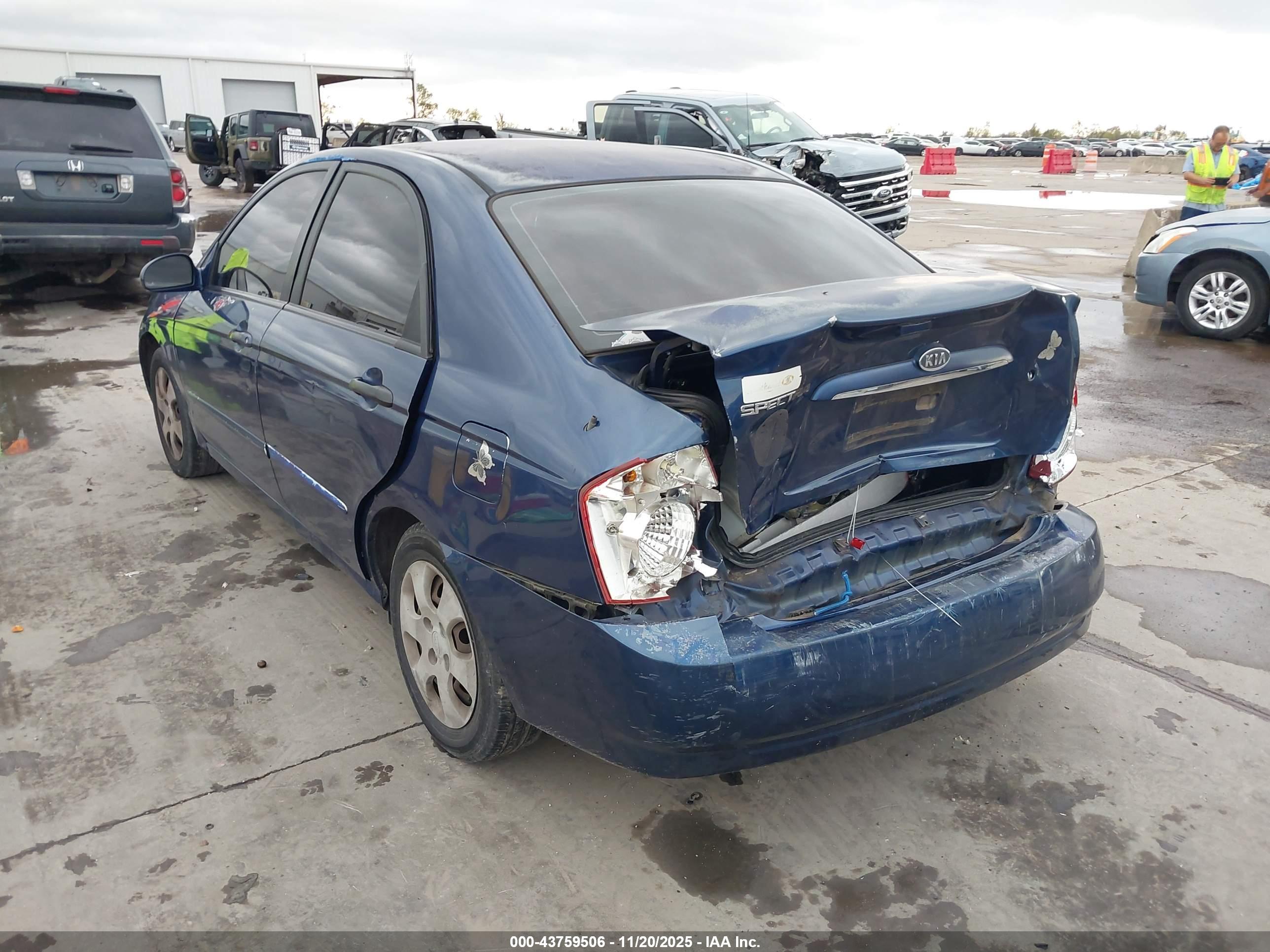KIA SPECTRA image 3