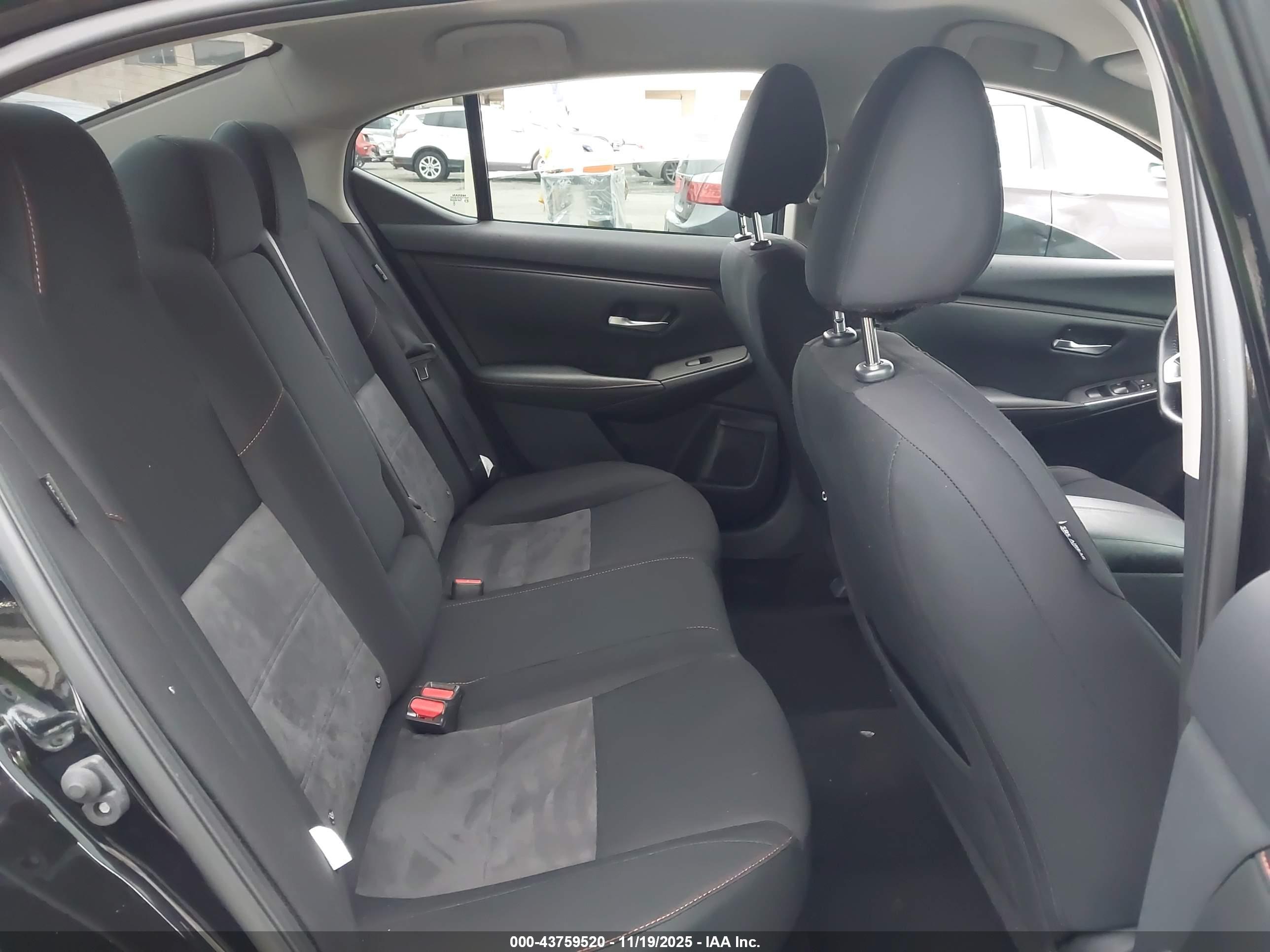 NISSAN SENTRA image 8