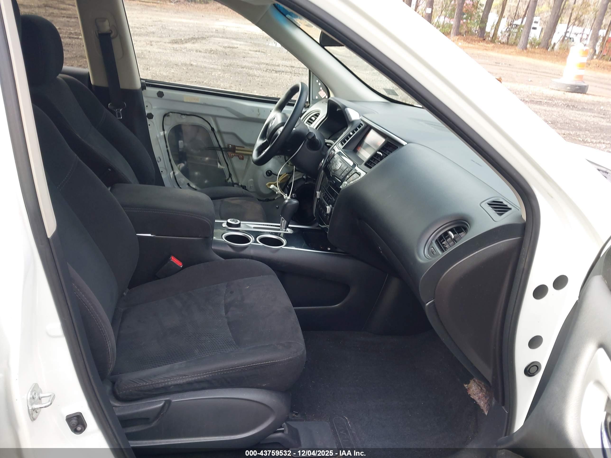 NISSAN PATHFINDER image 5
