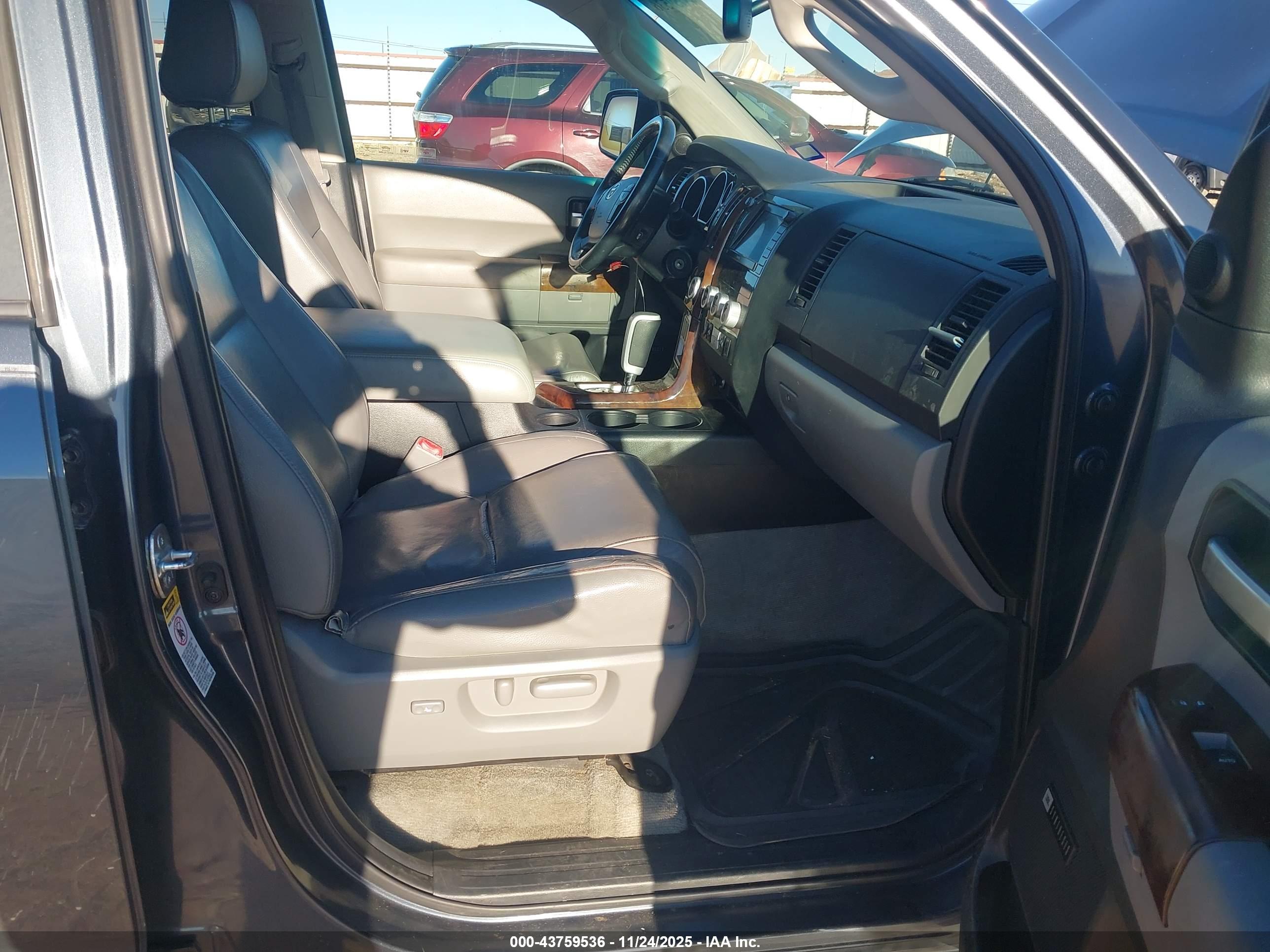 TOYOTA SEQUOIA image 5