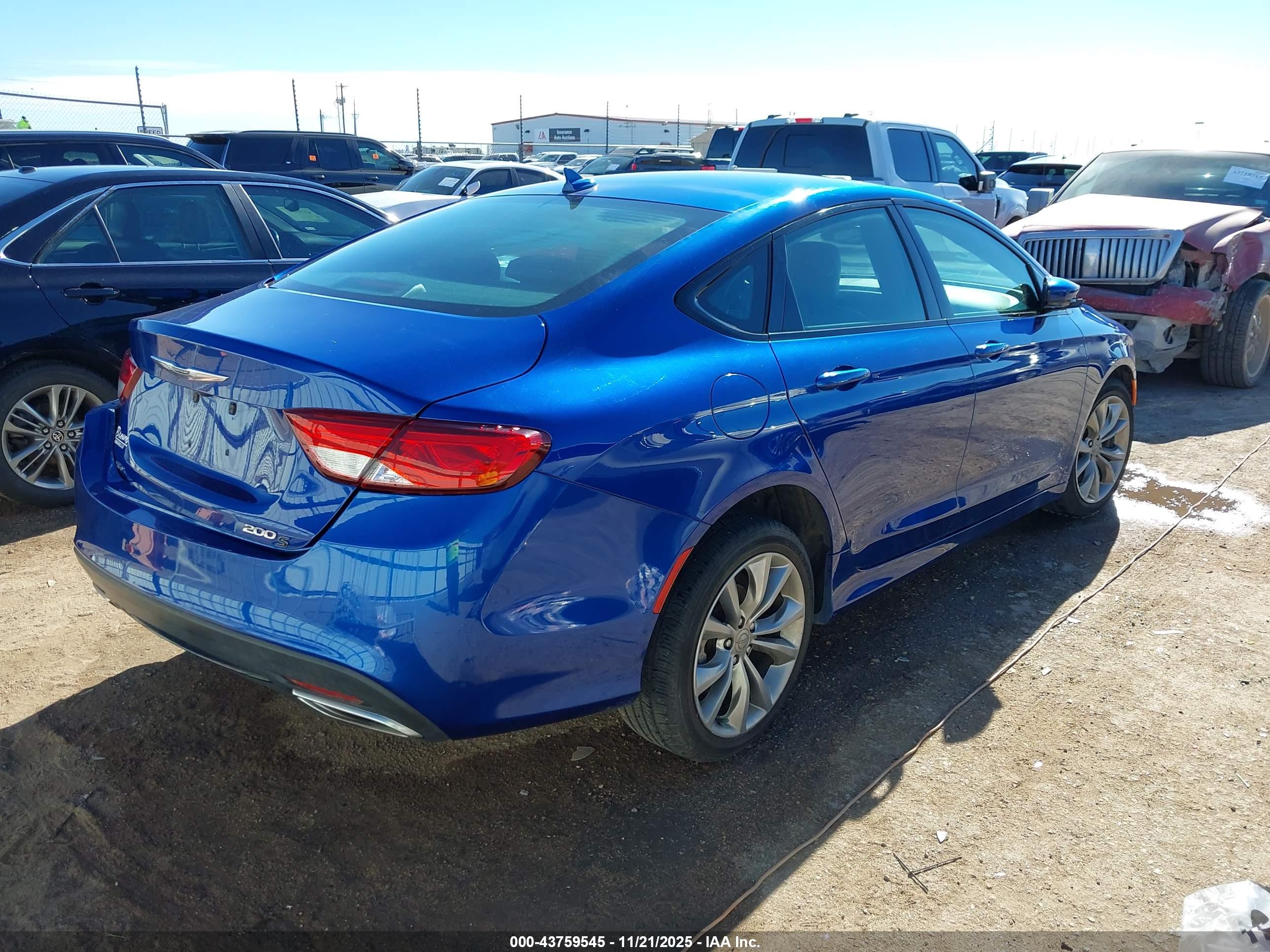 CHRYSLER 200 image 4
