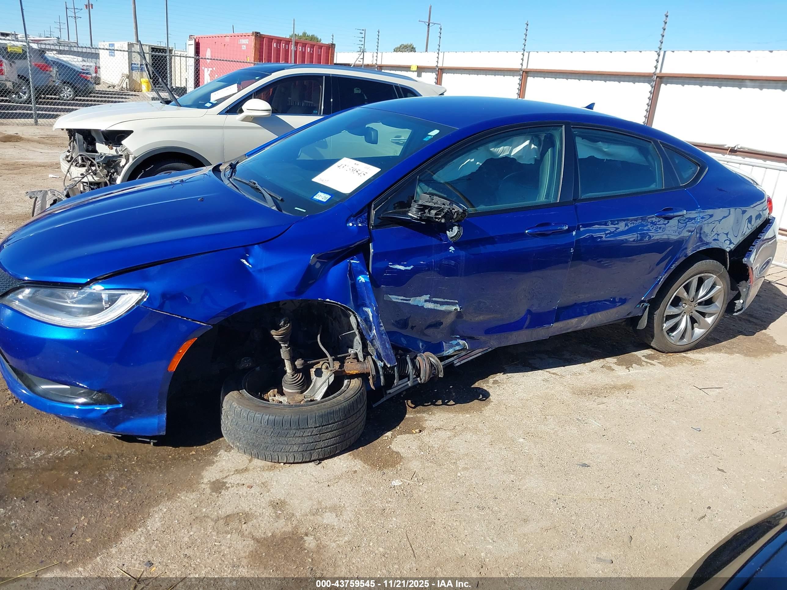 CHRYSLER 200 image 6