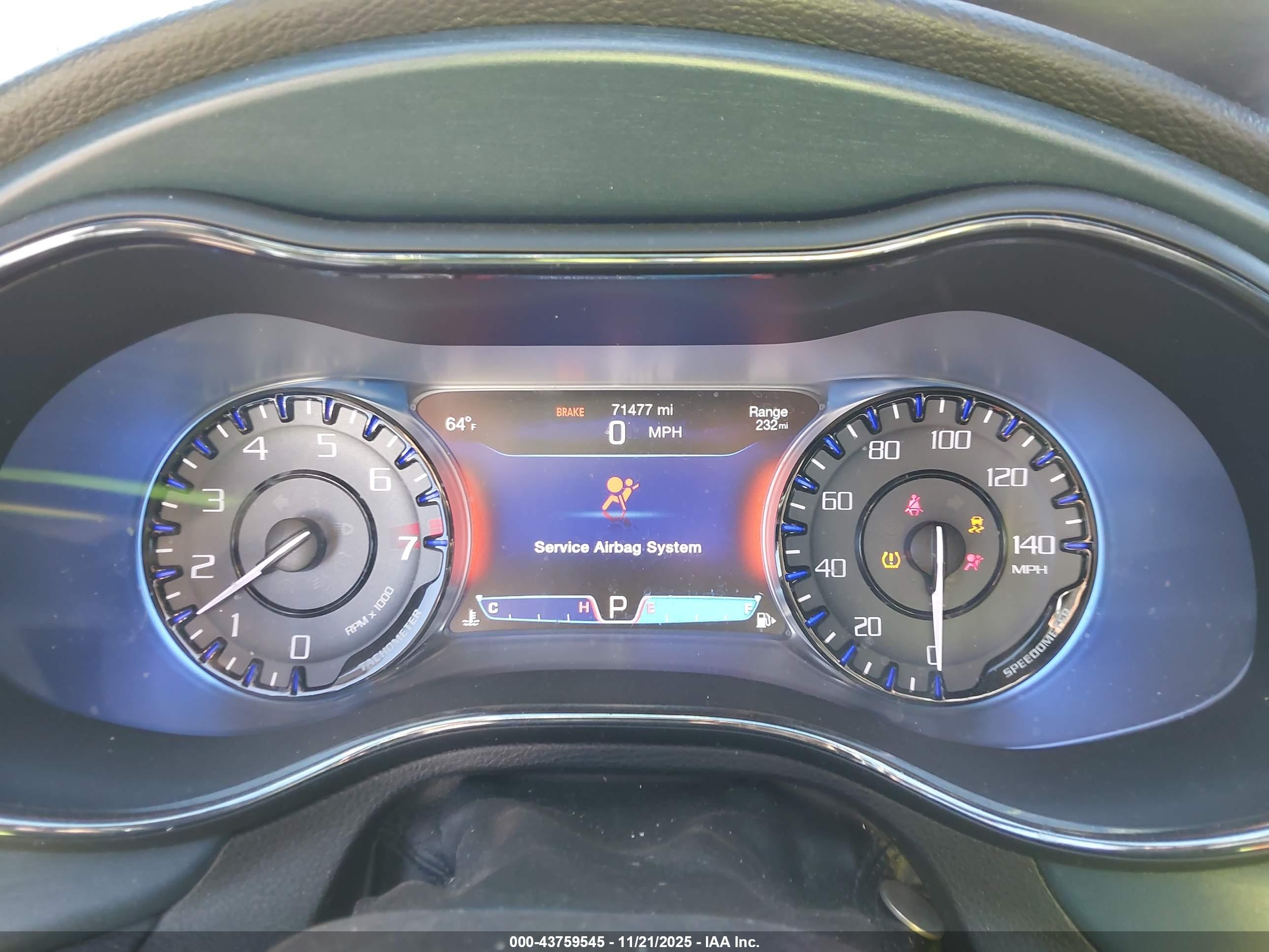 CHRYSLER 200 image 7