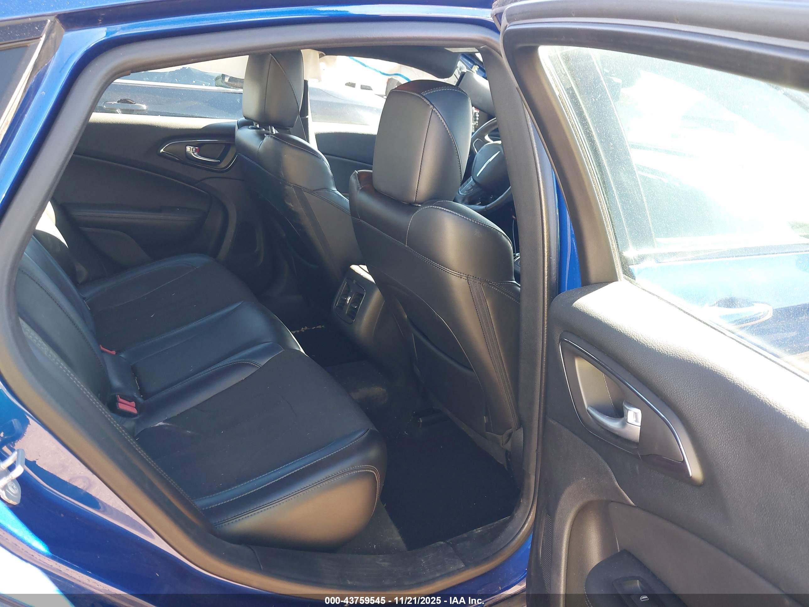 CHRYSLER 200 image 8