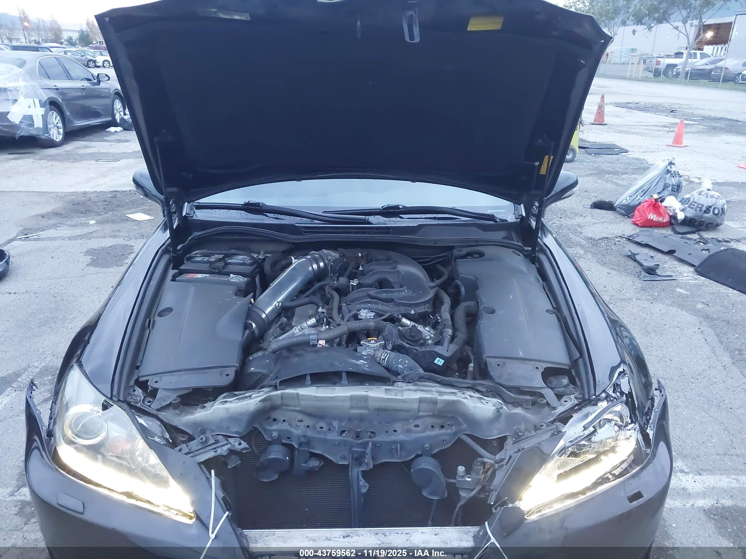 LEXUS IS image 10