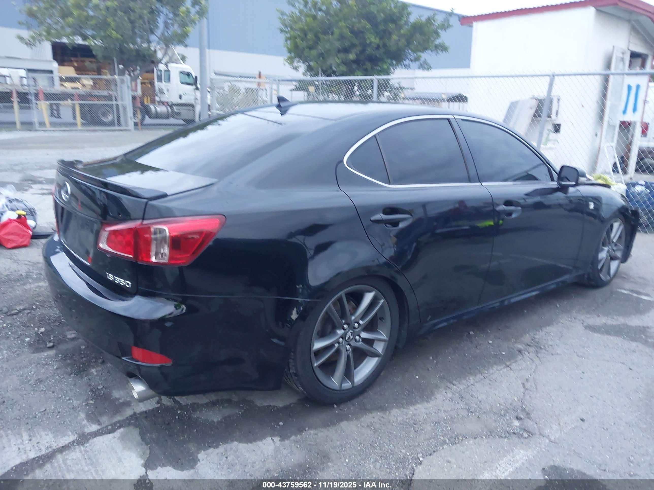 LEXUS IS image 4