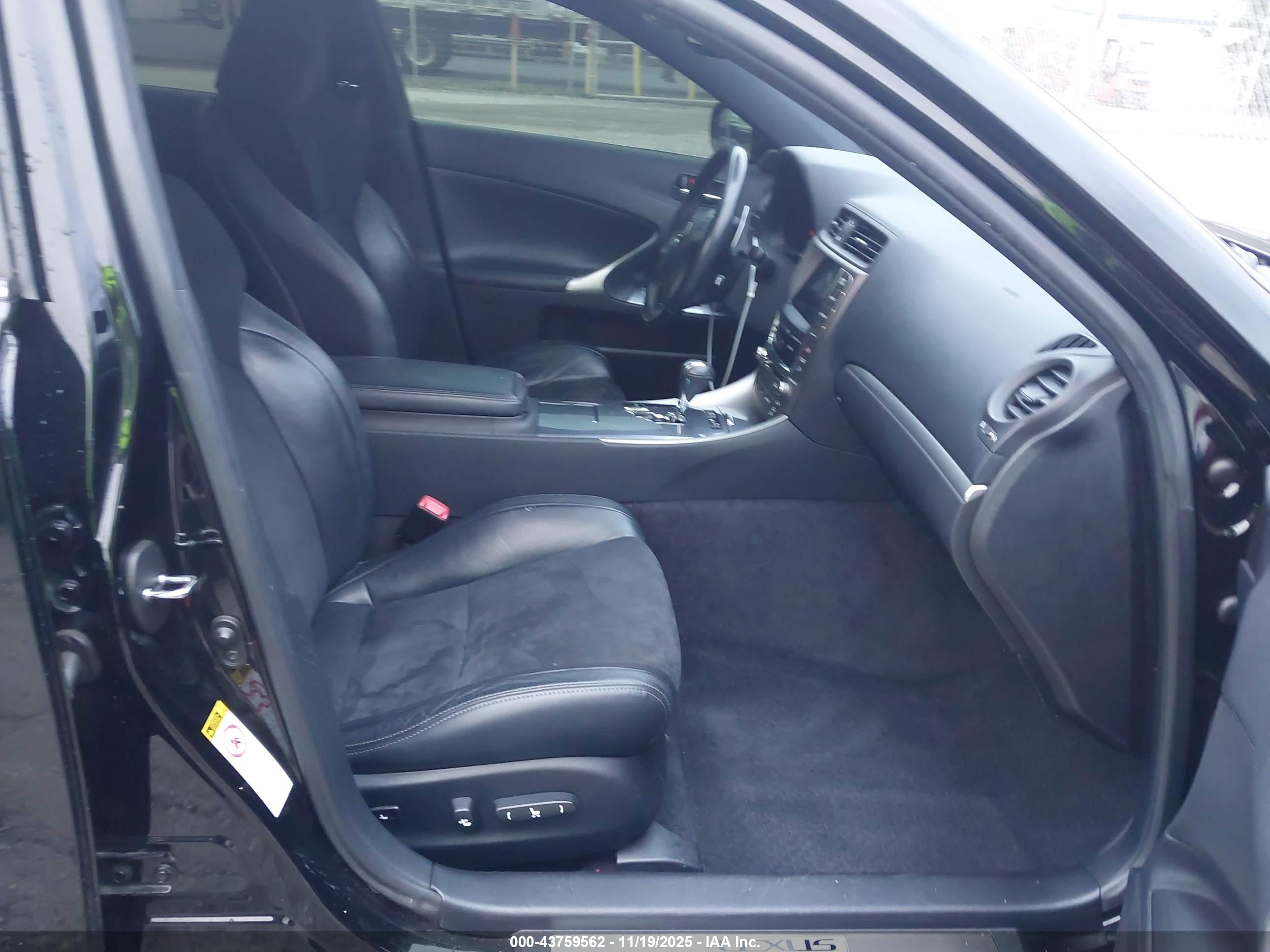 LEXUS IS image 5