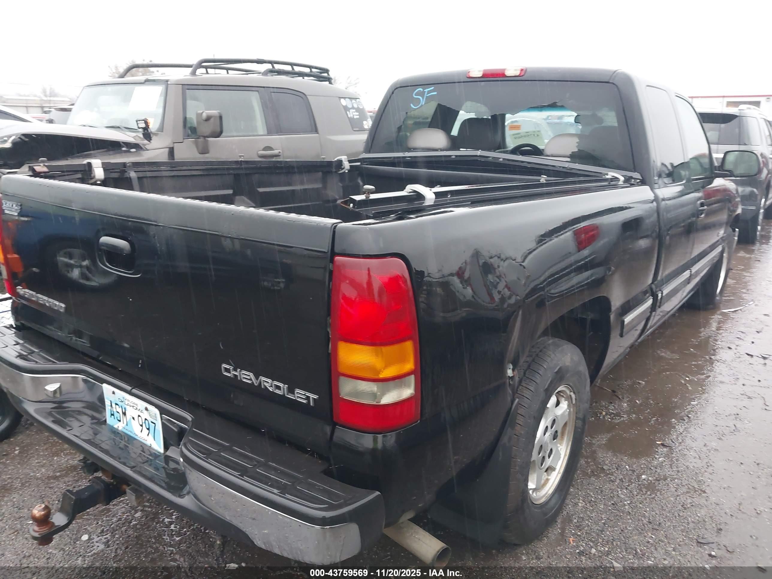 CHEVROLET SILVERADO image 4