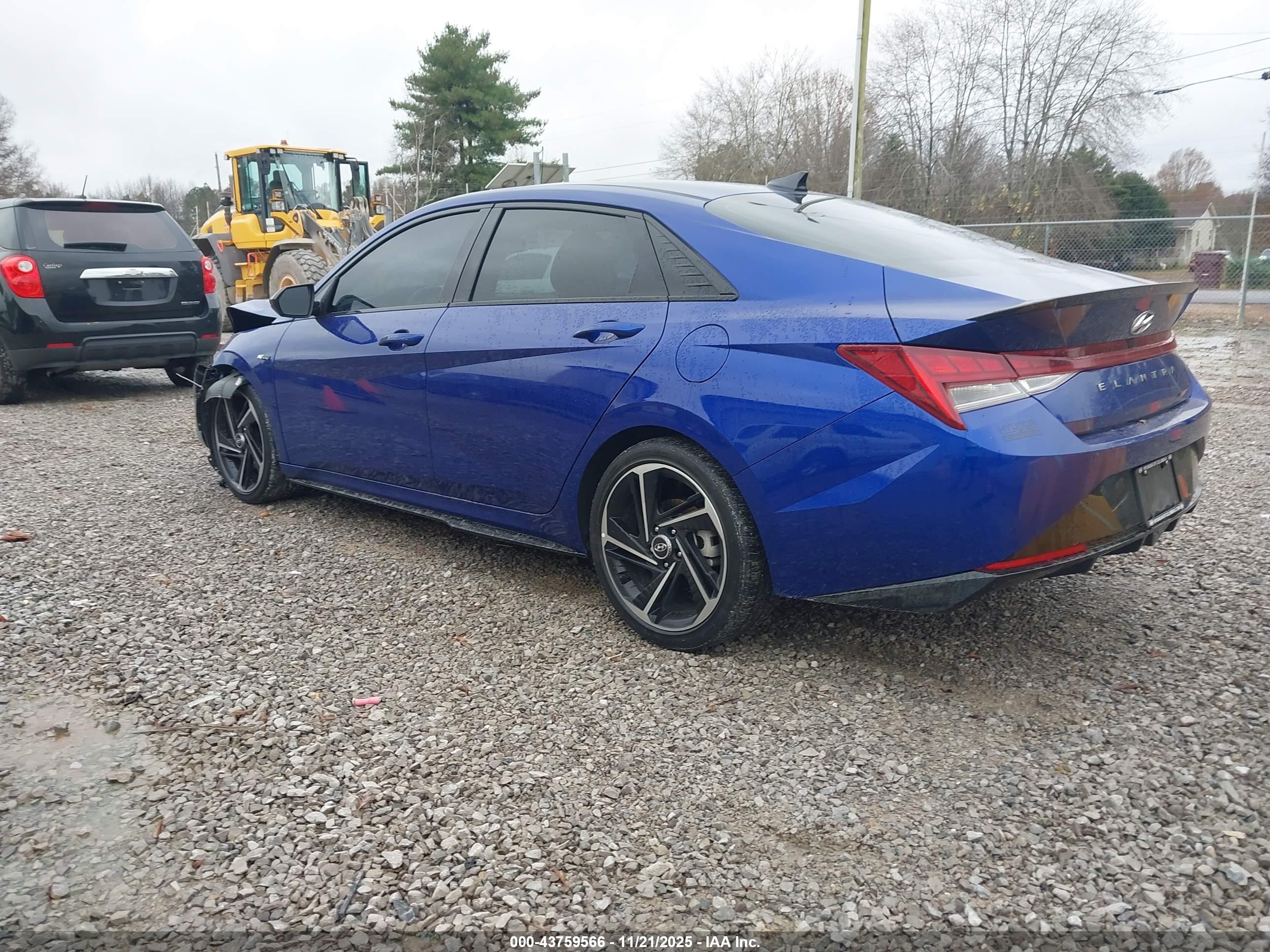 HYUNDAI ELANTRA image 3