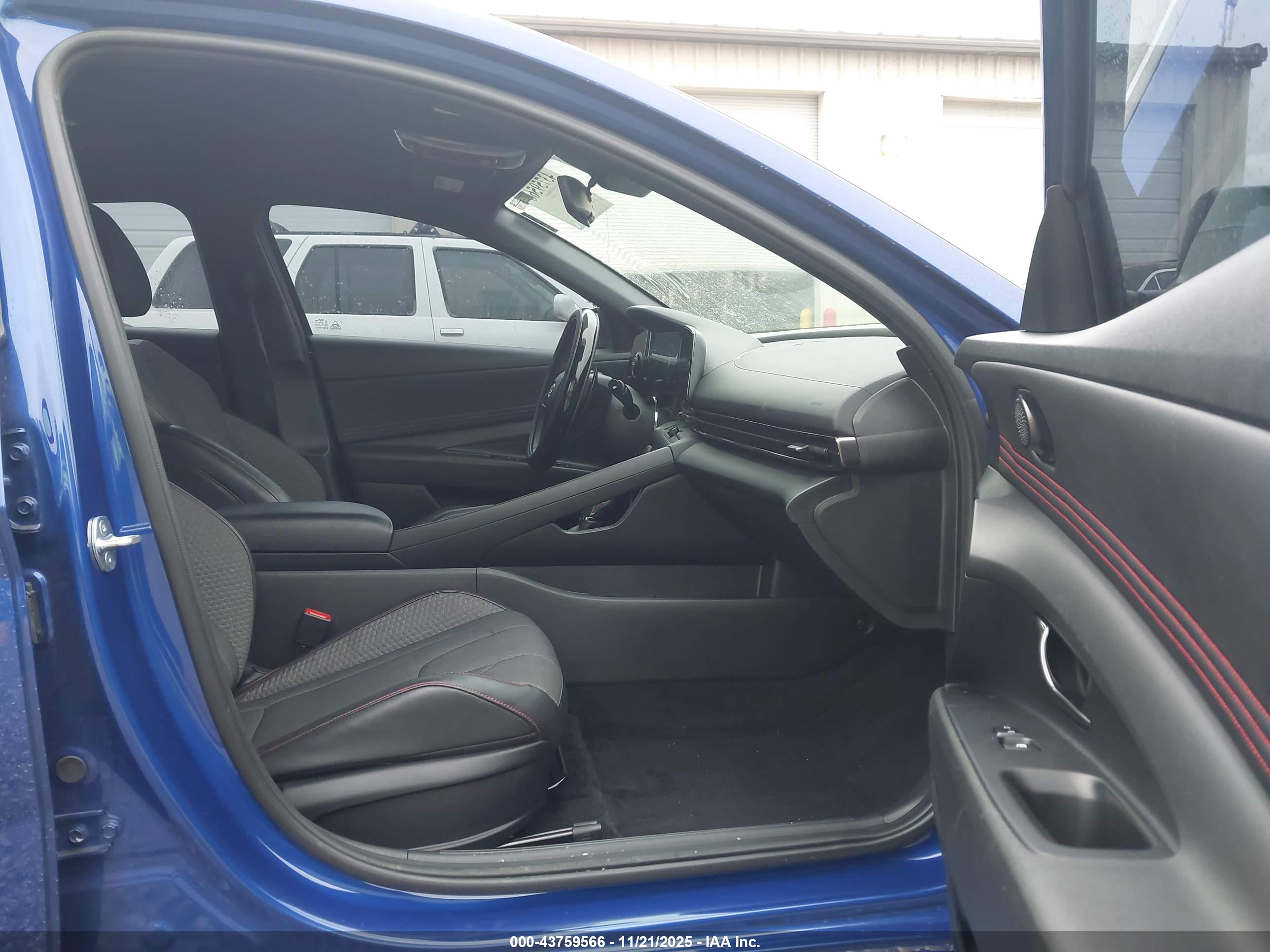 HYUNDAI ELANTRA image 5