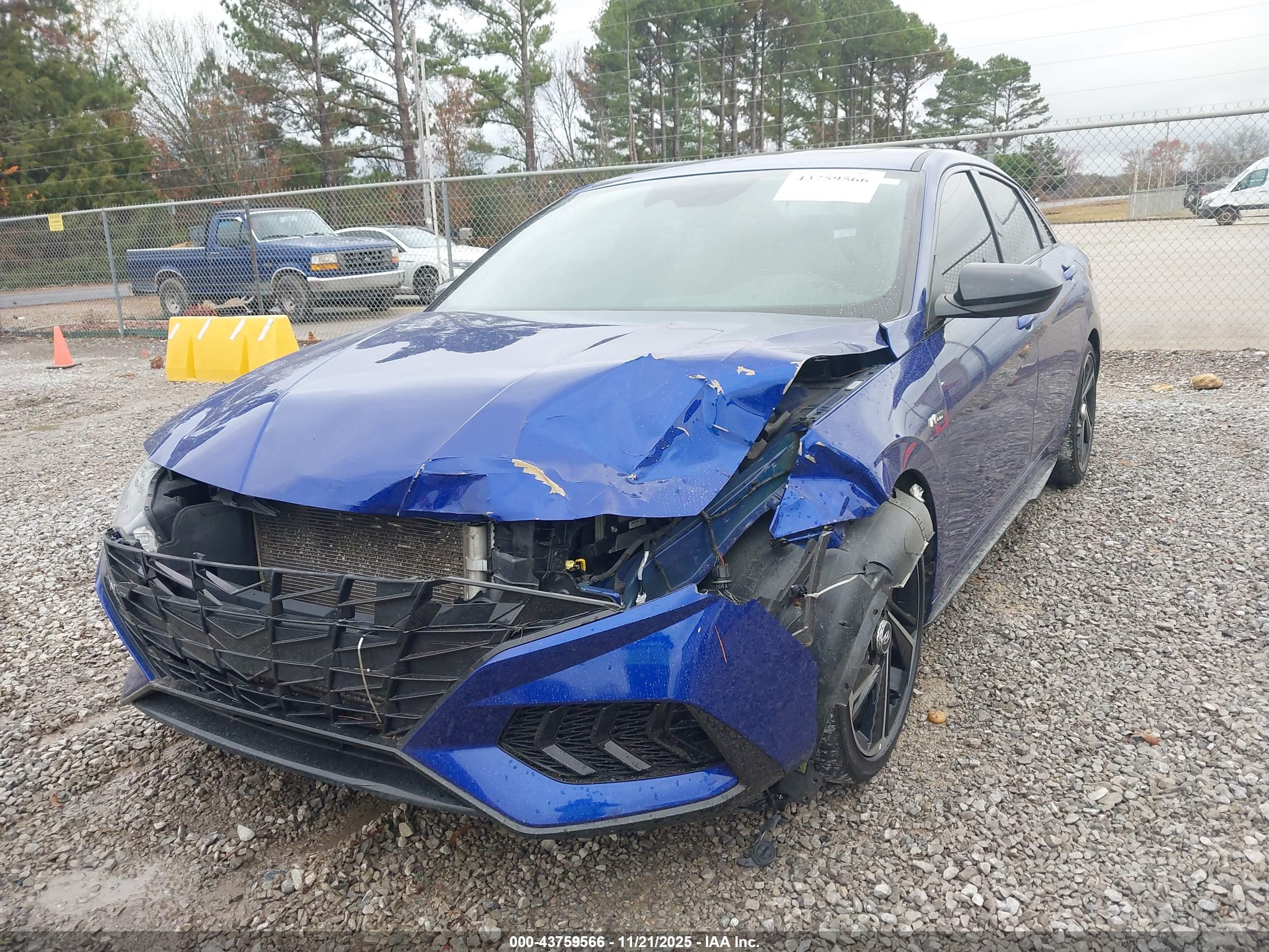 HYUNDAI ELANTRA image 6