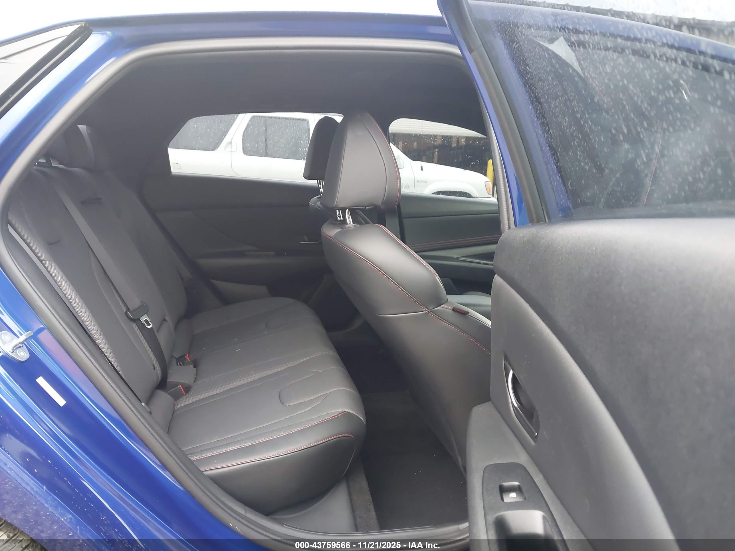 HYUNDAI ELANTRA image 8