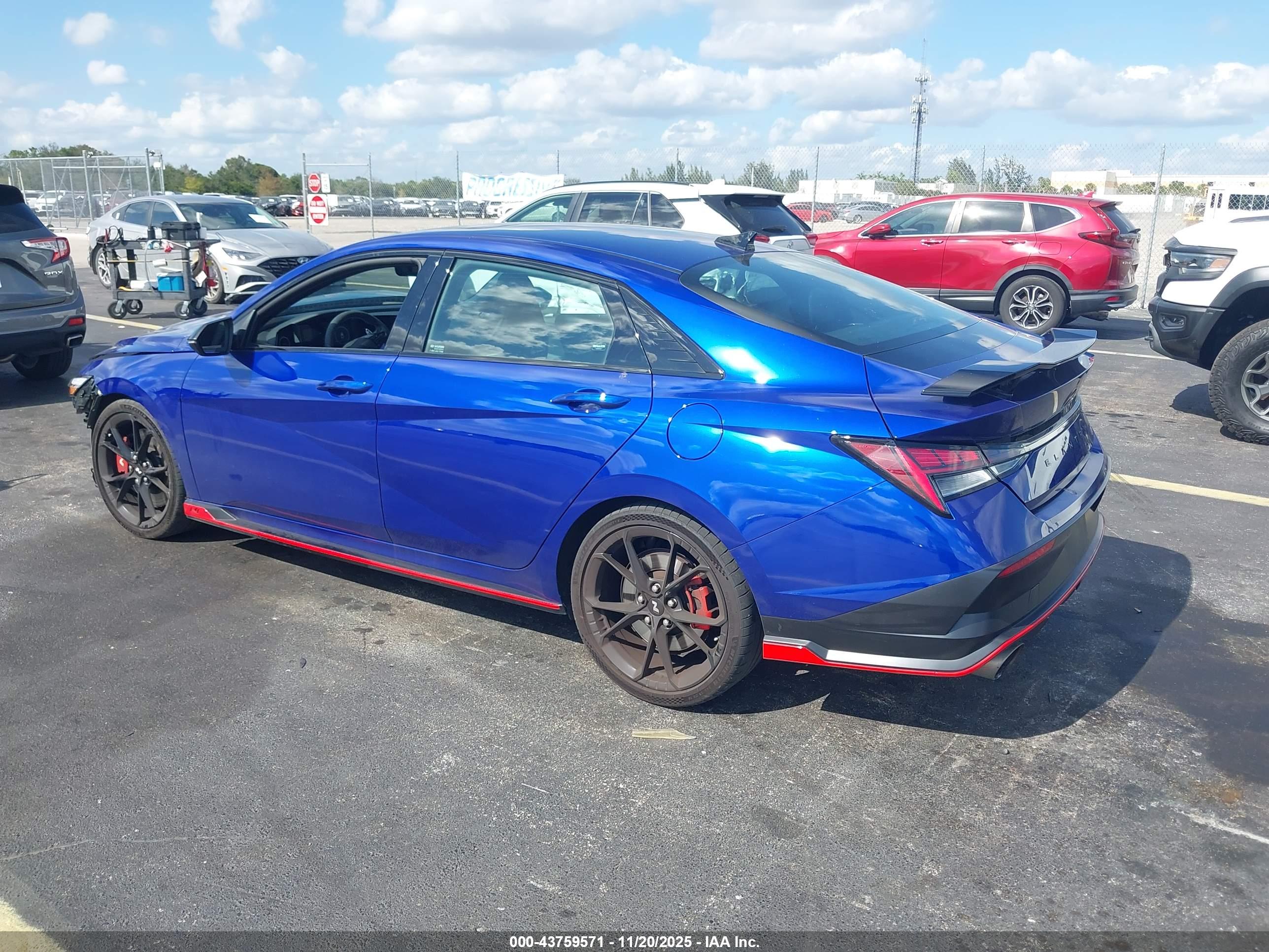 HYUNDAI ELANTRA image 3