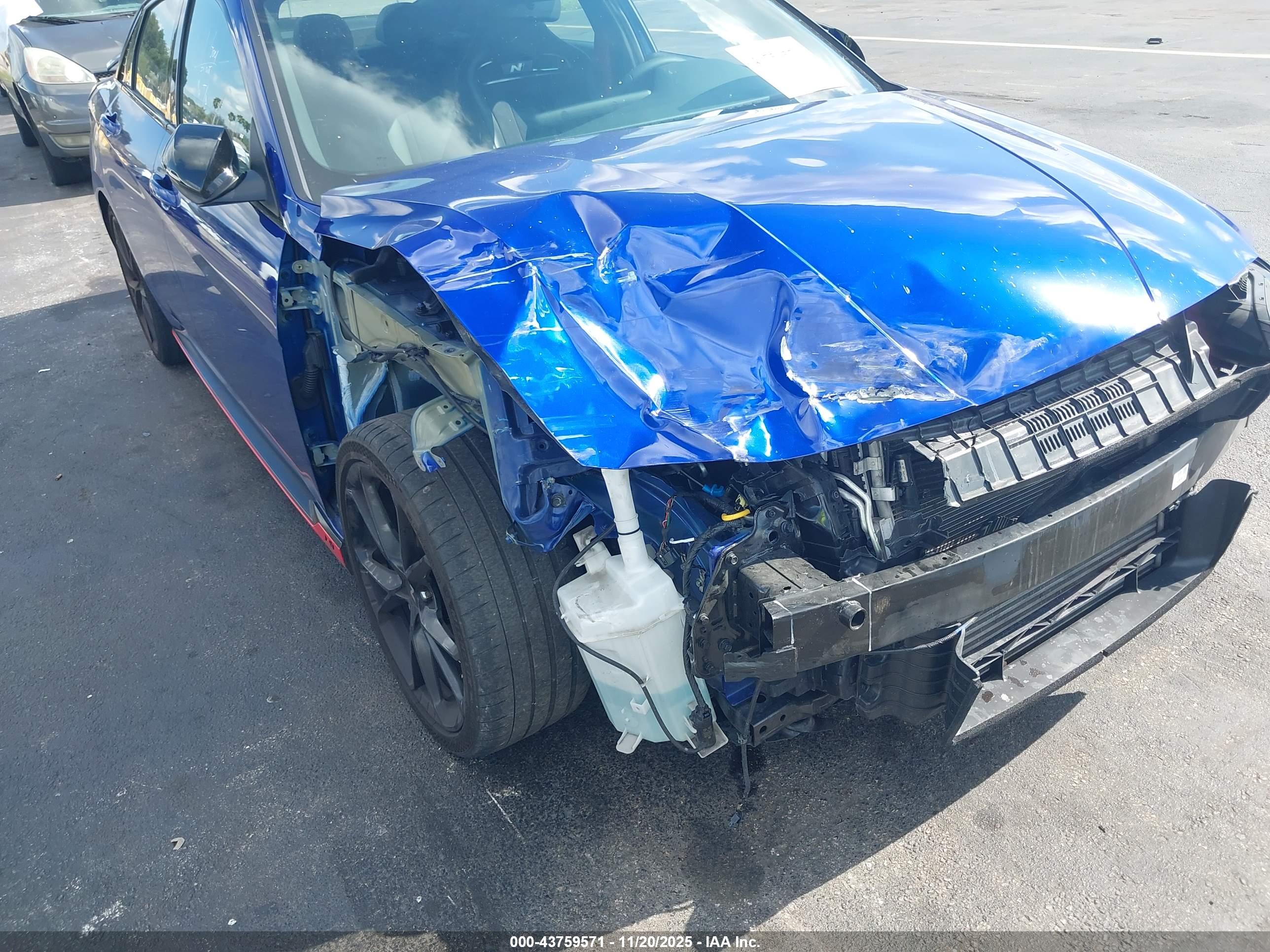 HYUNDAI ELANTRA image 6
