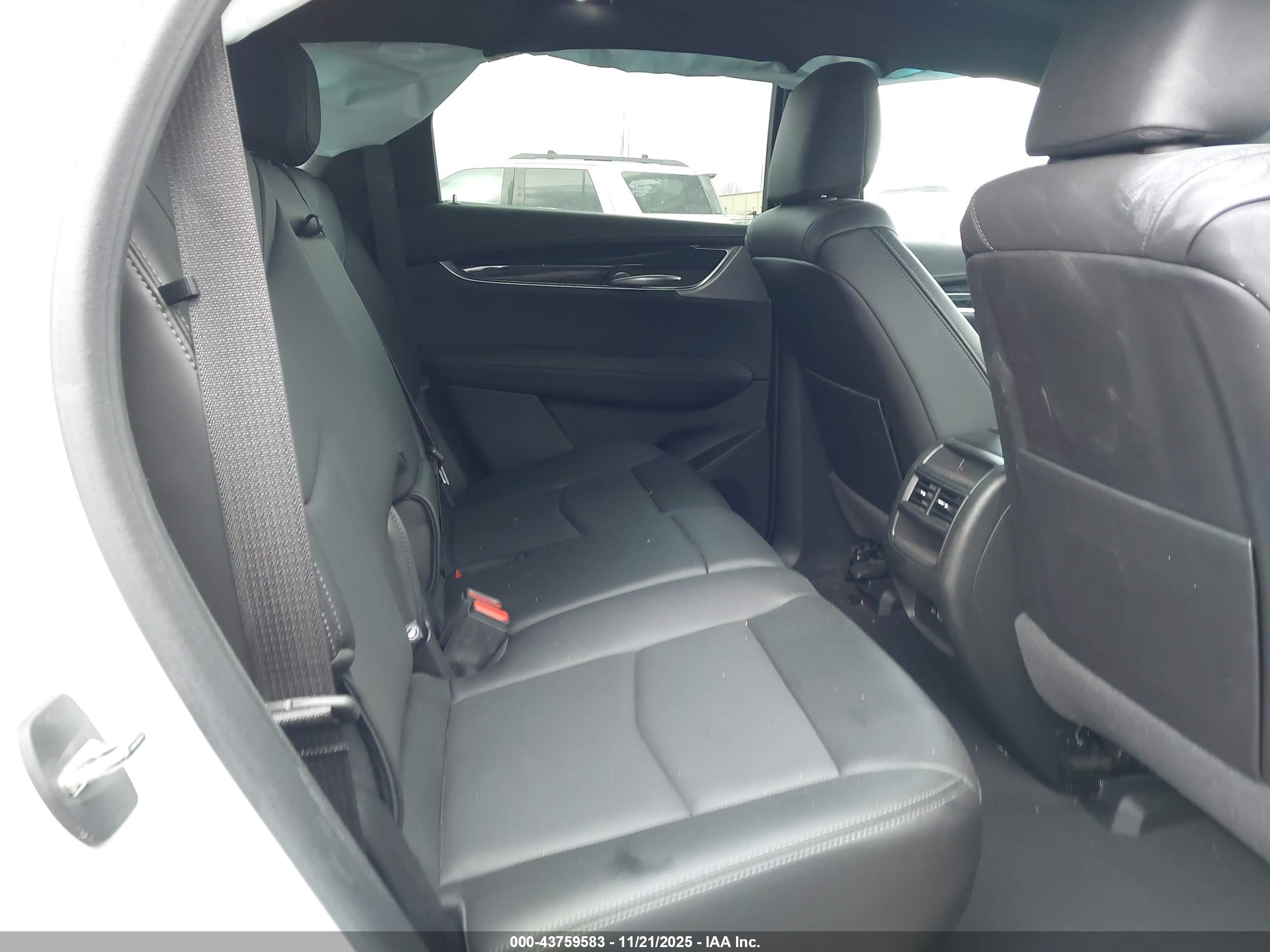 CADILLAC XT5 image 8