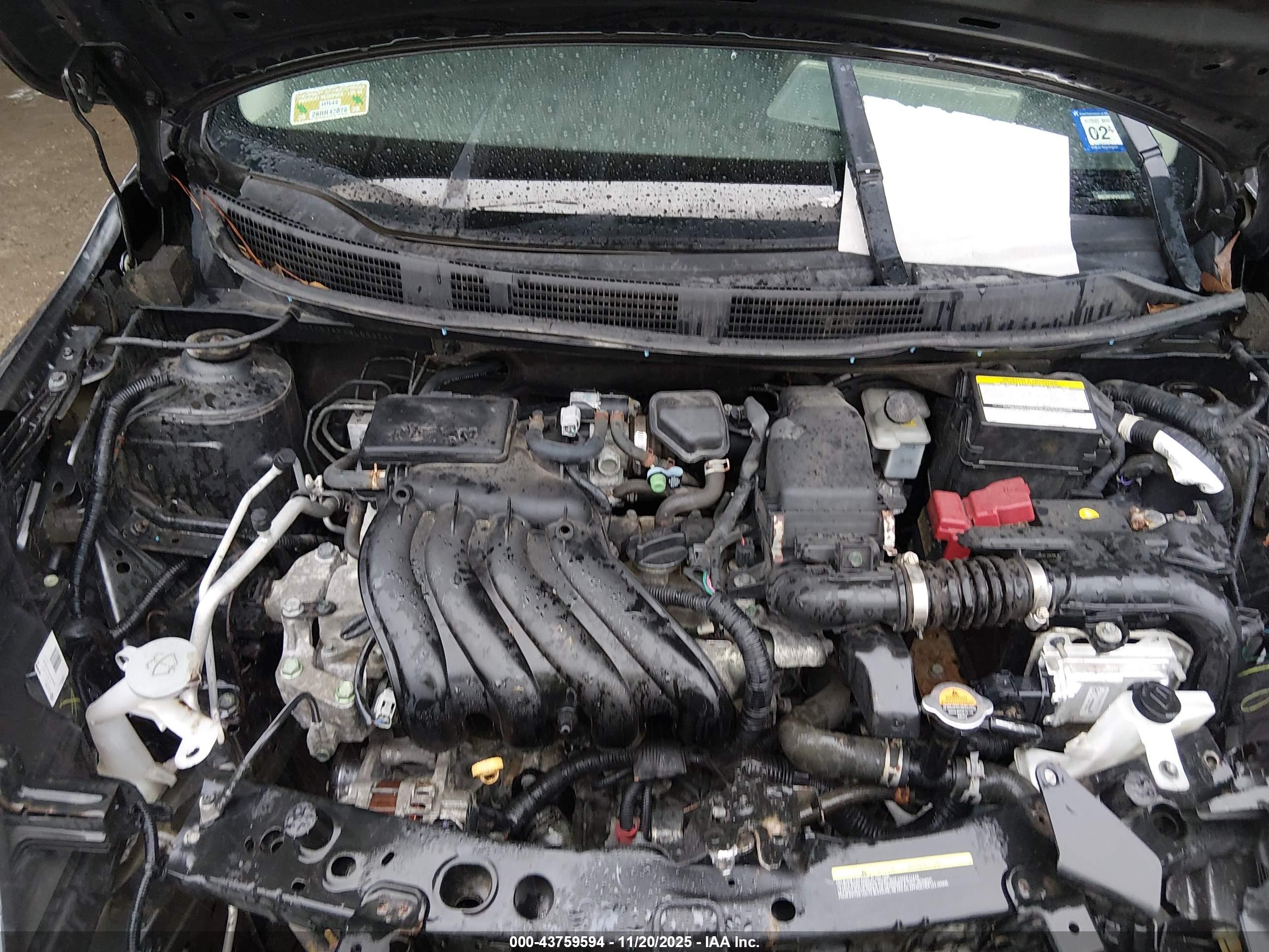 NISSAN VERSA image 10