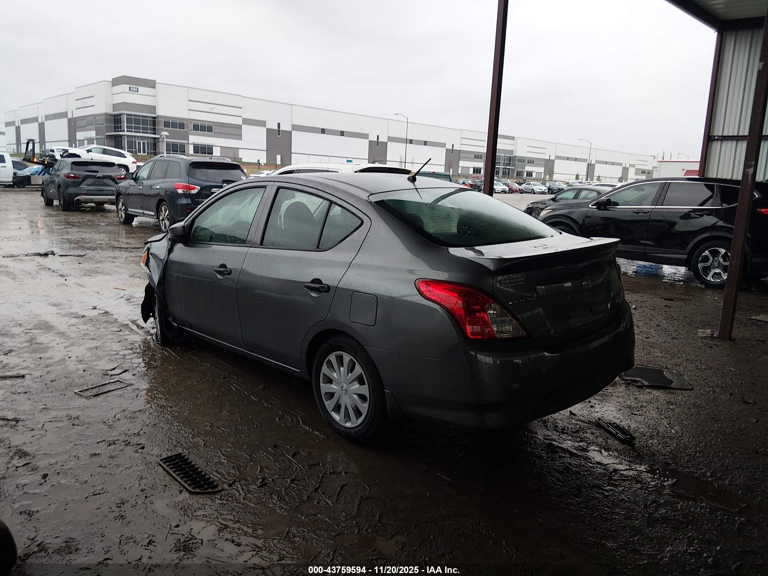 NISSAN VERSA image 3
