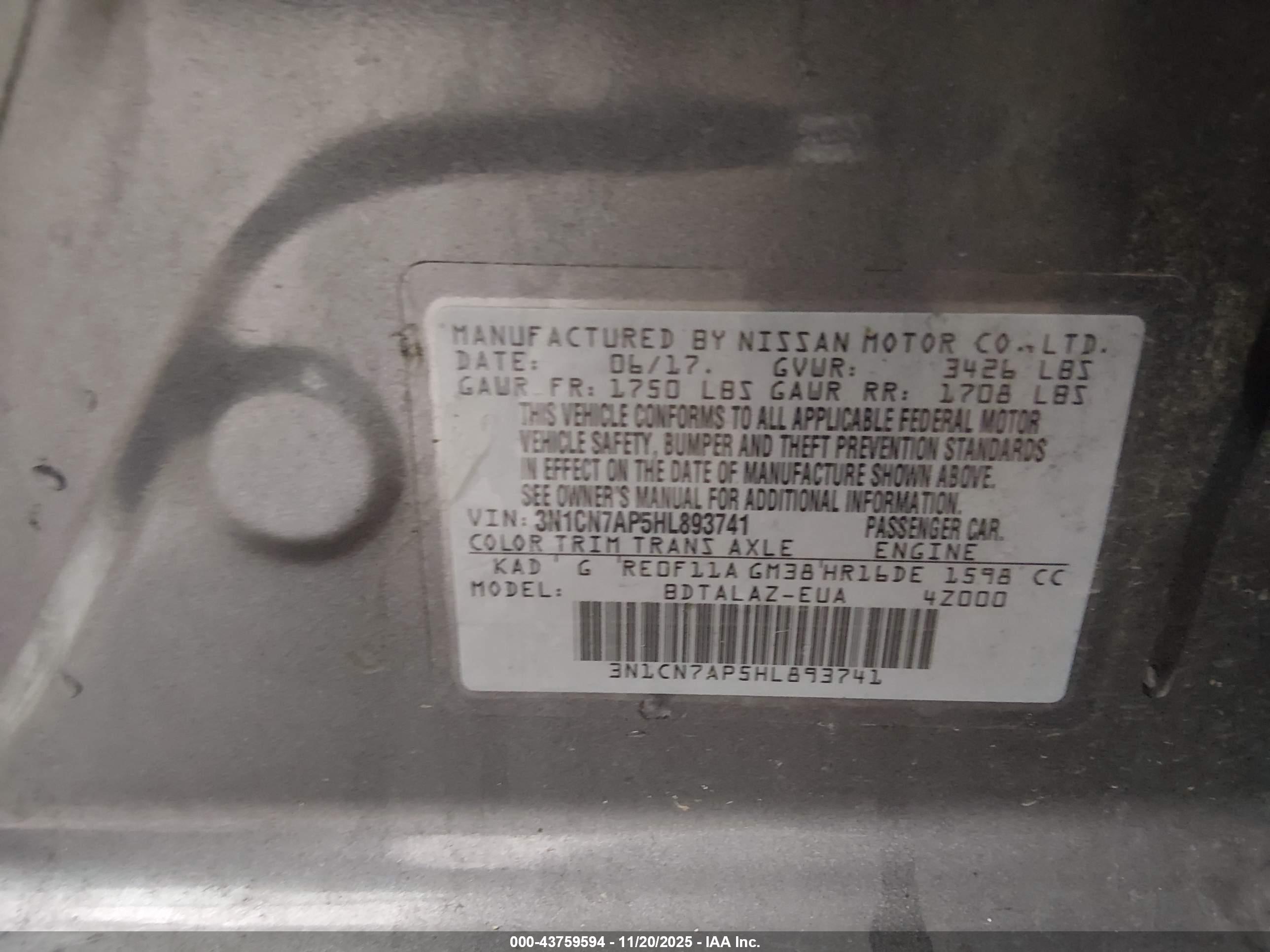 NISSAN VERSA image 9