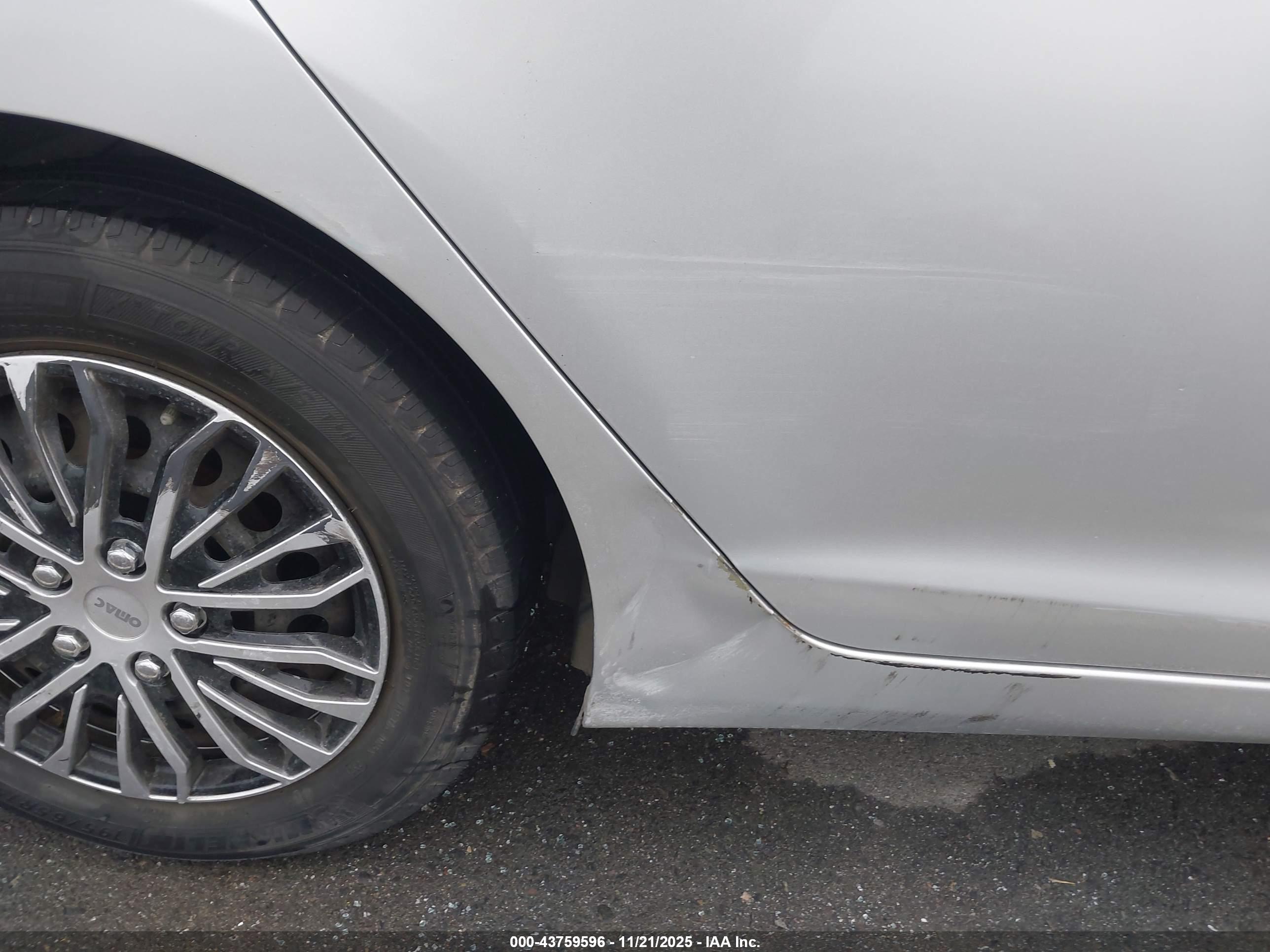 HYUNDAI ELANTRA image 6