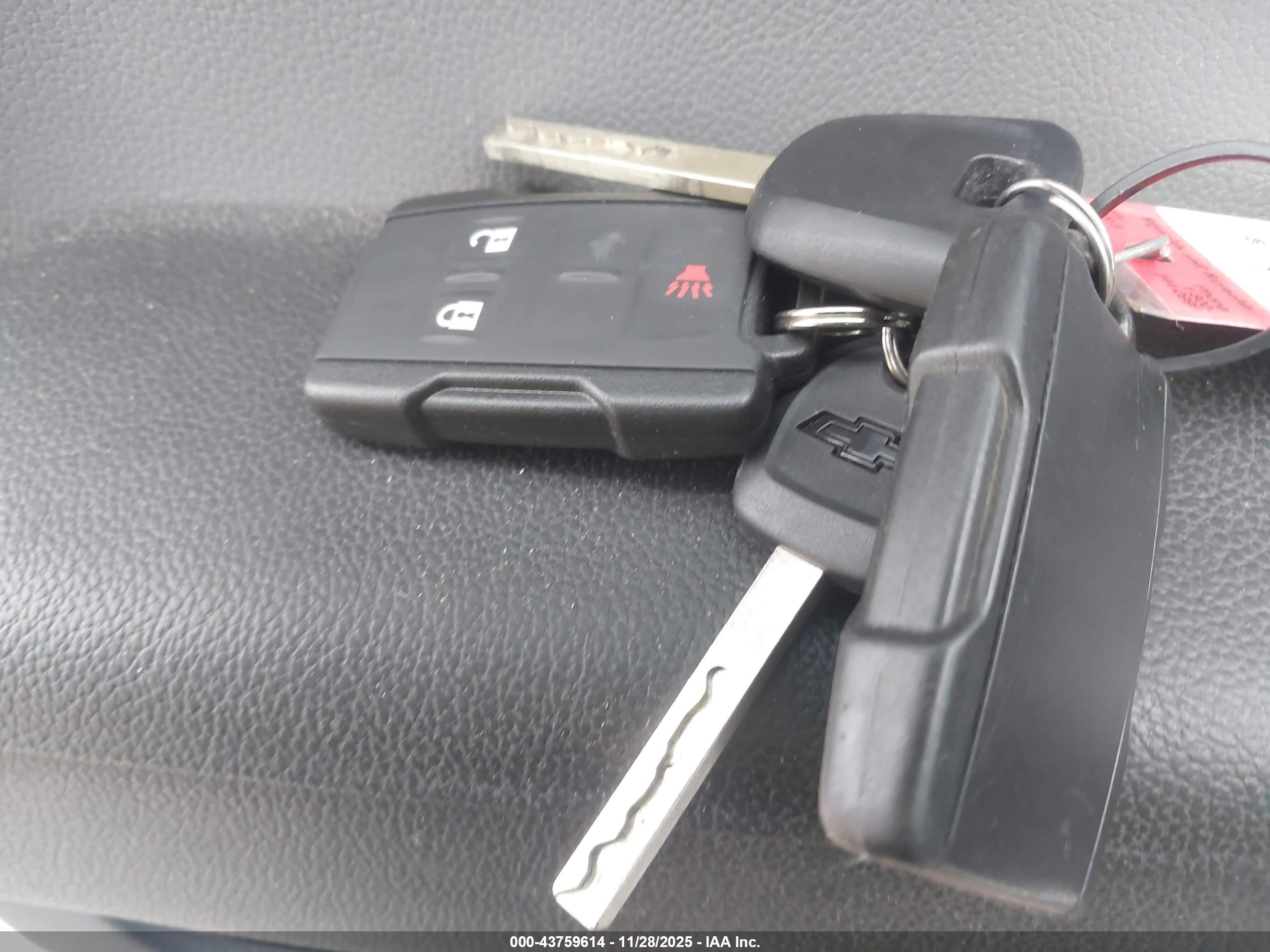 CHEVROLET SILVERADO image 11