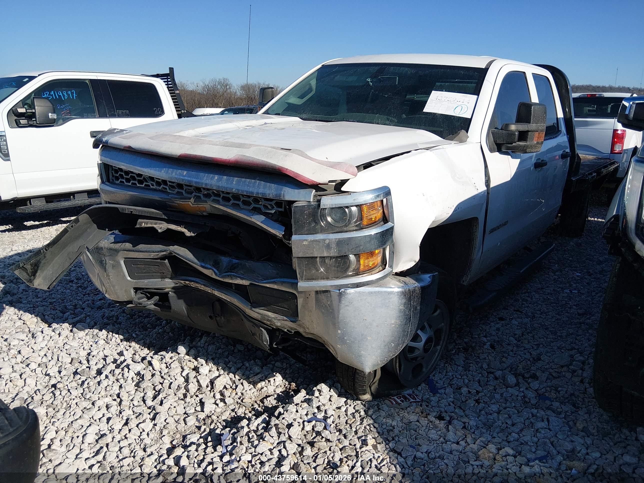 CHEVROLET SILVERADO image 2